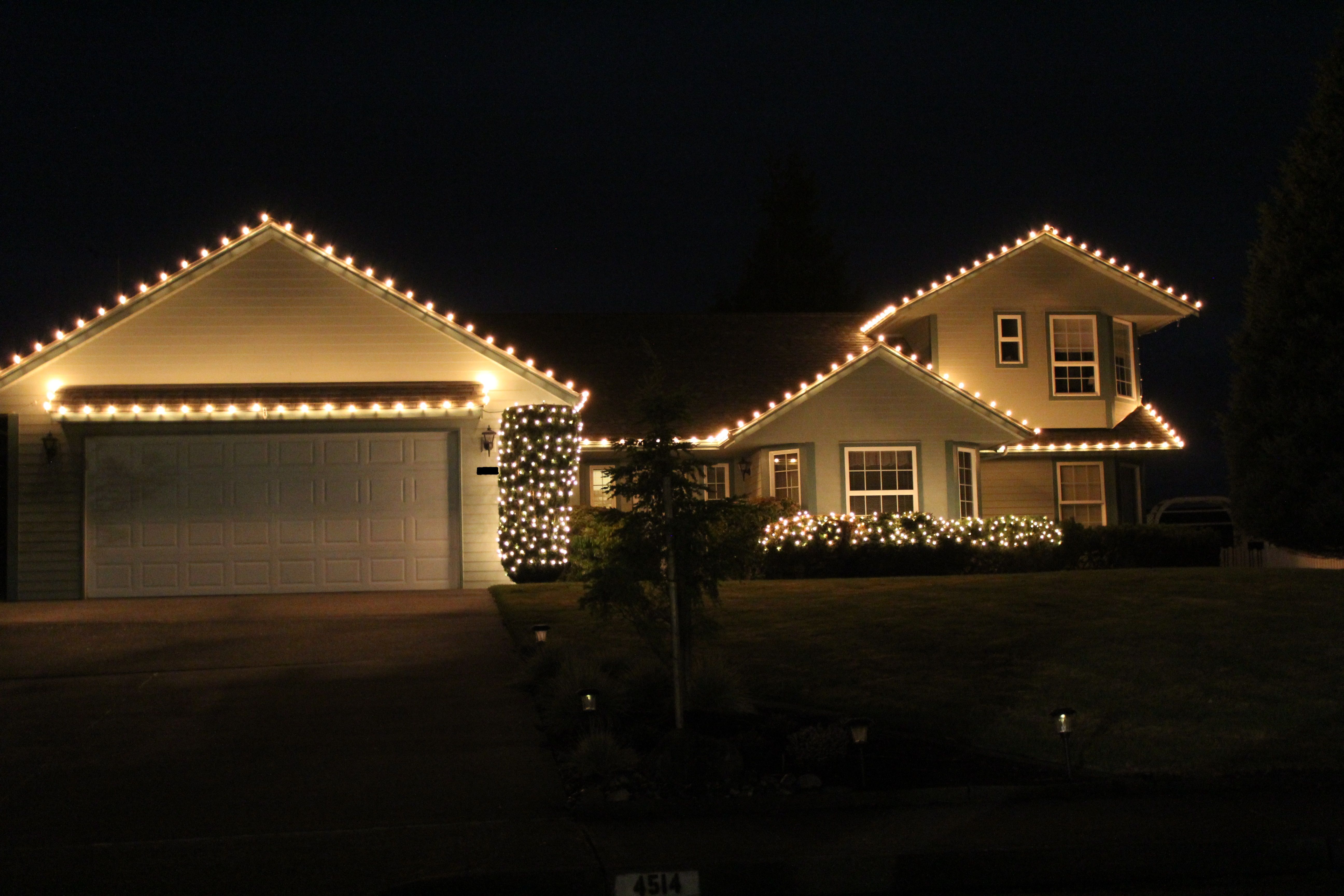 Paul's Pristine Lawn and Lights logo