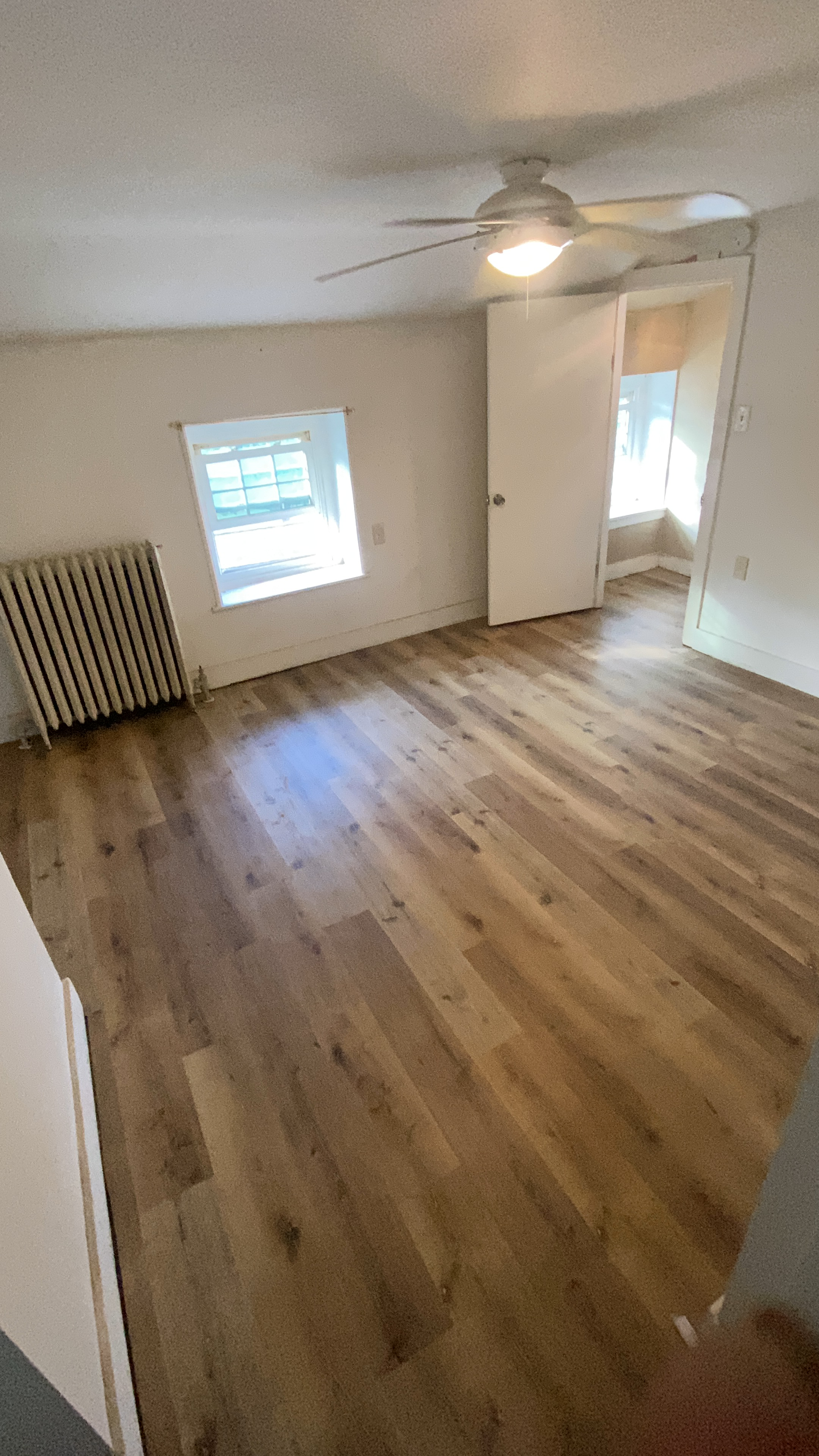 MR Flooring logo