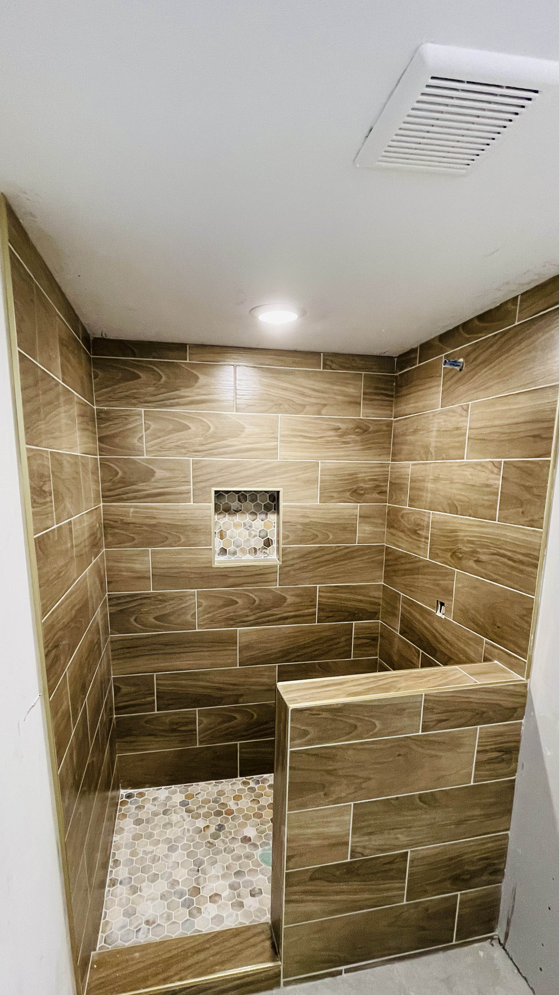 Sofias tile and flooring logo
