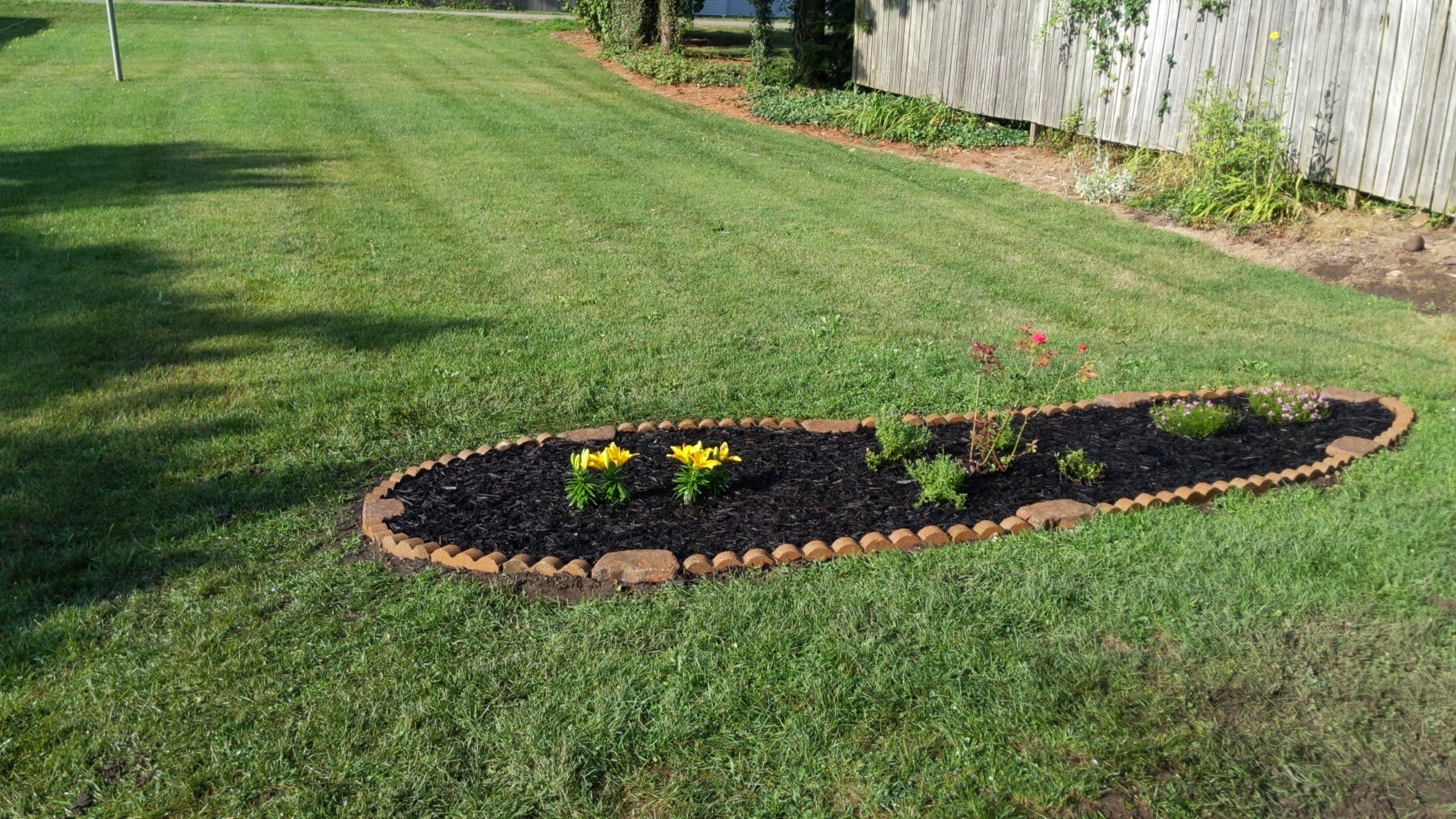 Landscaping, mulch, and removal logo