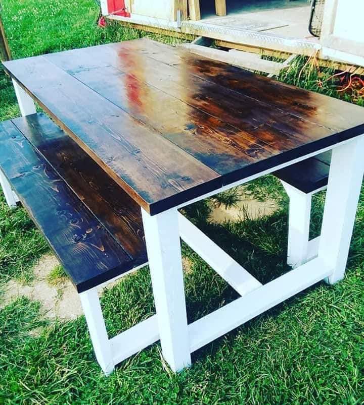 Rains Custom Furniture logo
