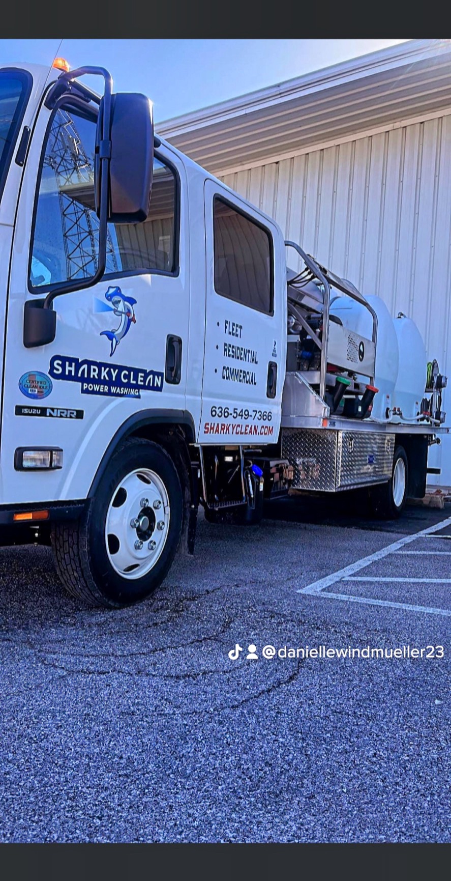 Sharky Clean LLC logo