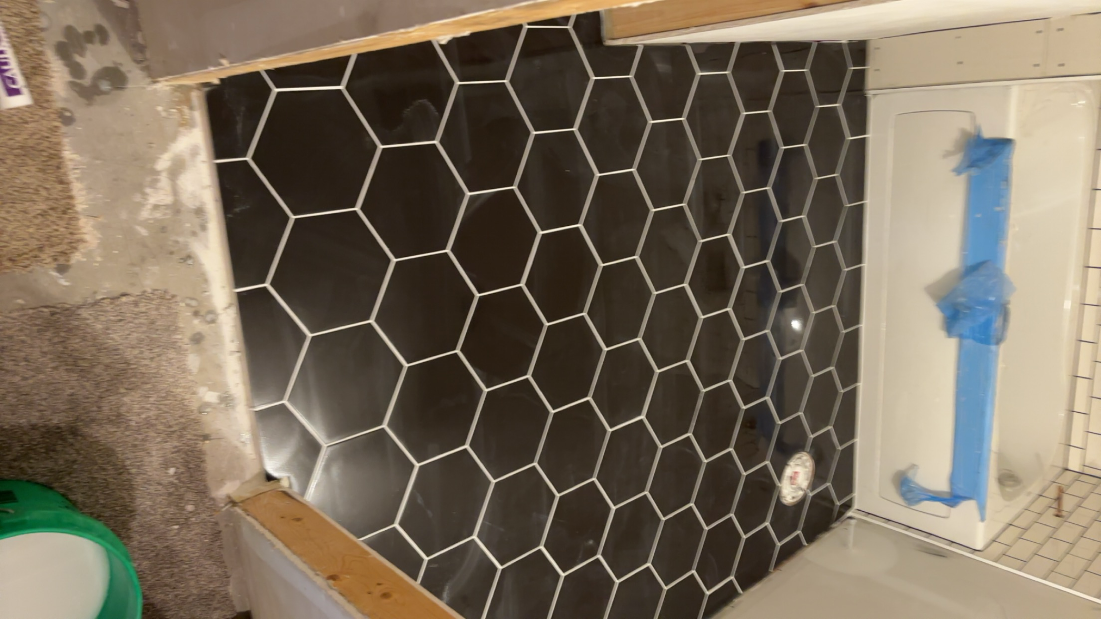 Ramaker Tile LLC logo