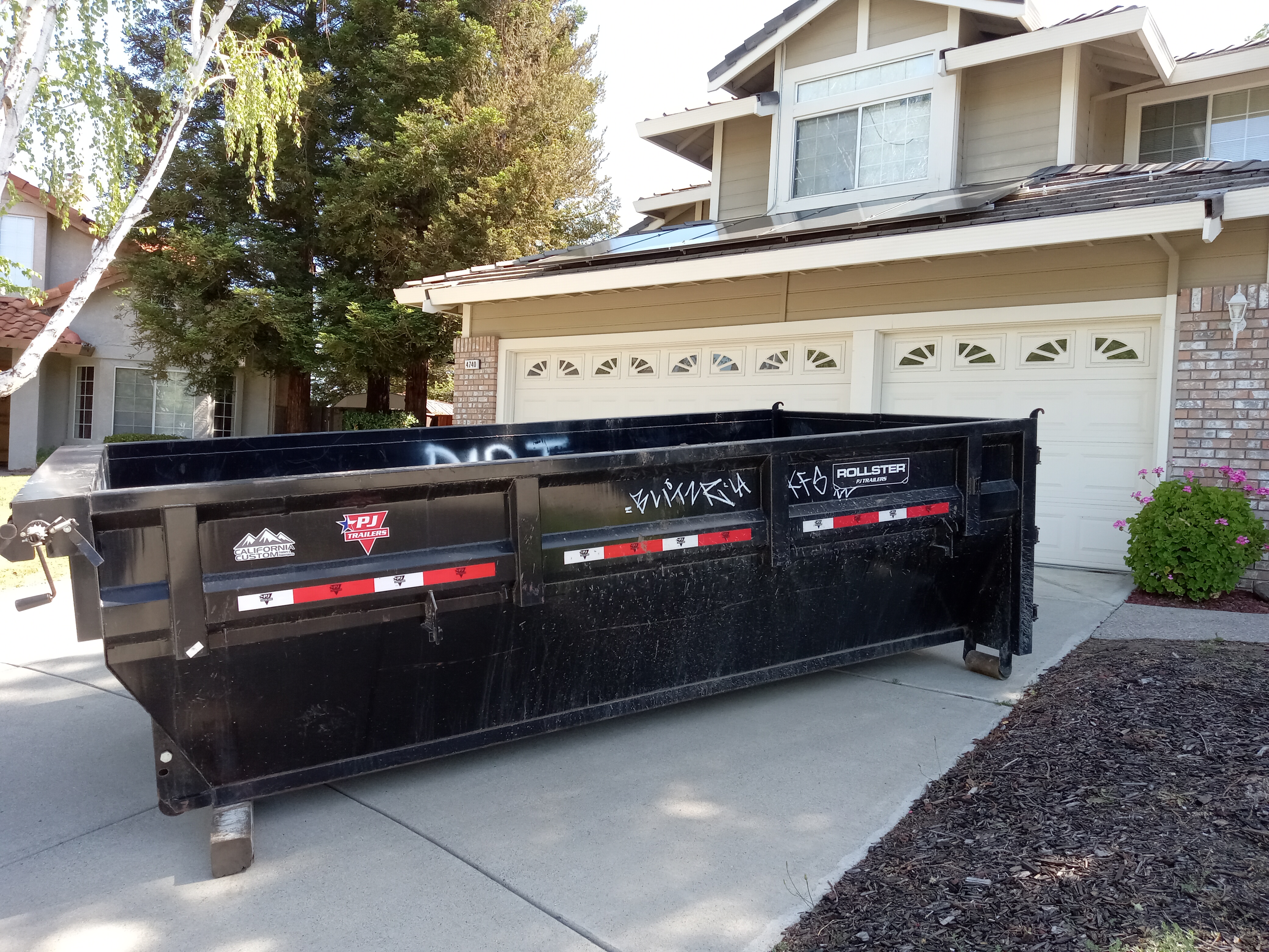 DEMARTINE REFUSE LLC logo