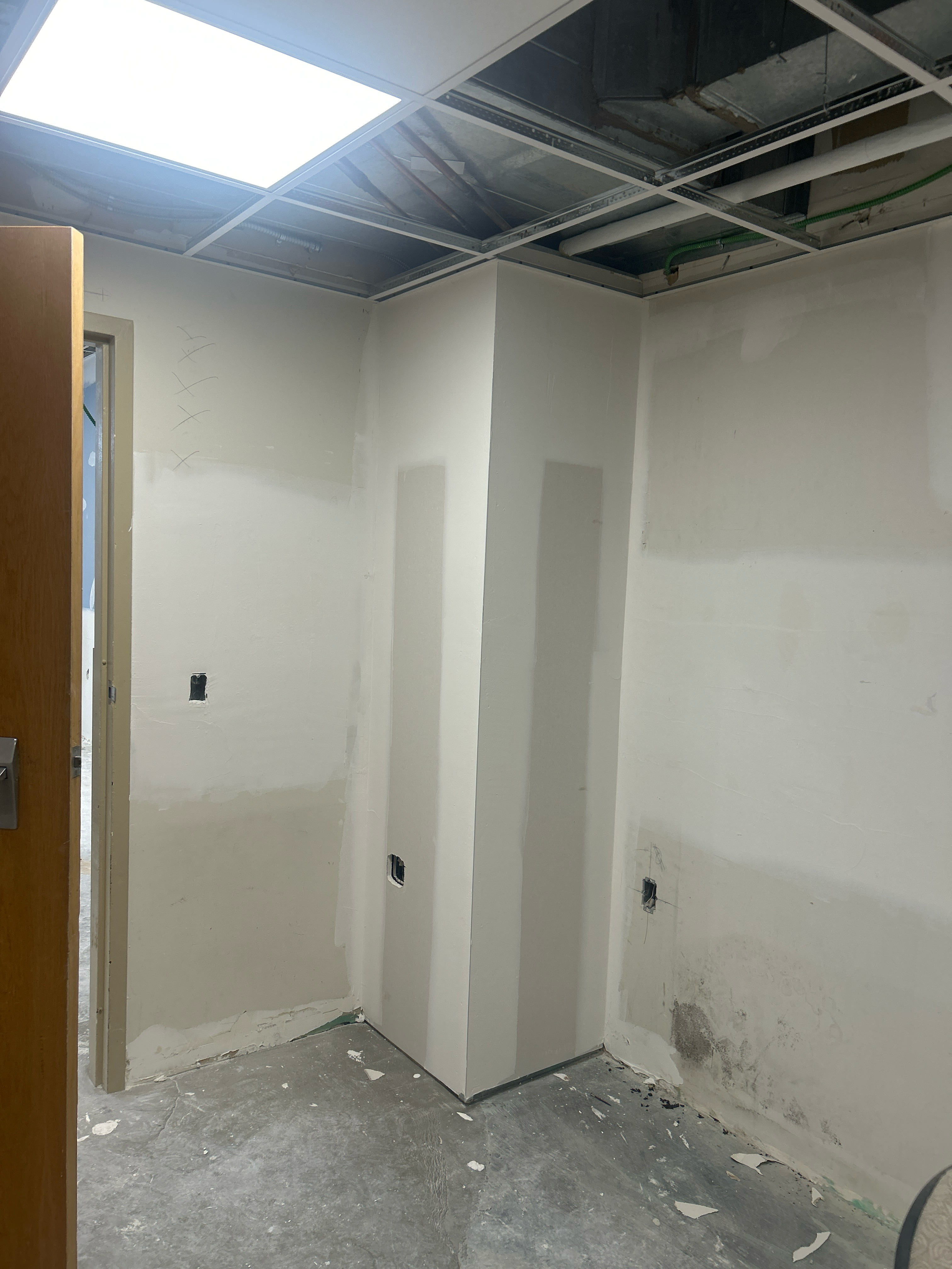 Master Drywall and Plastering logo