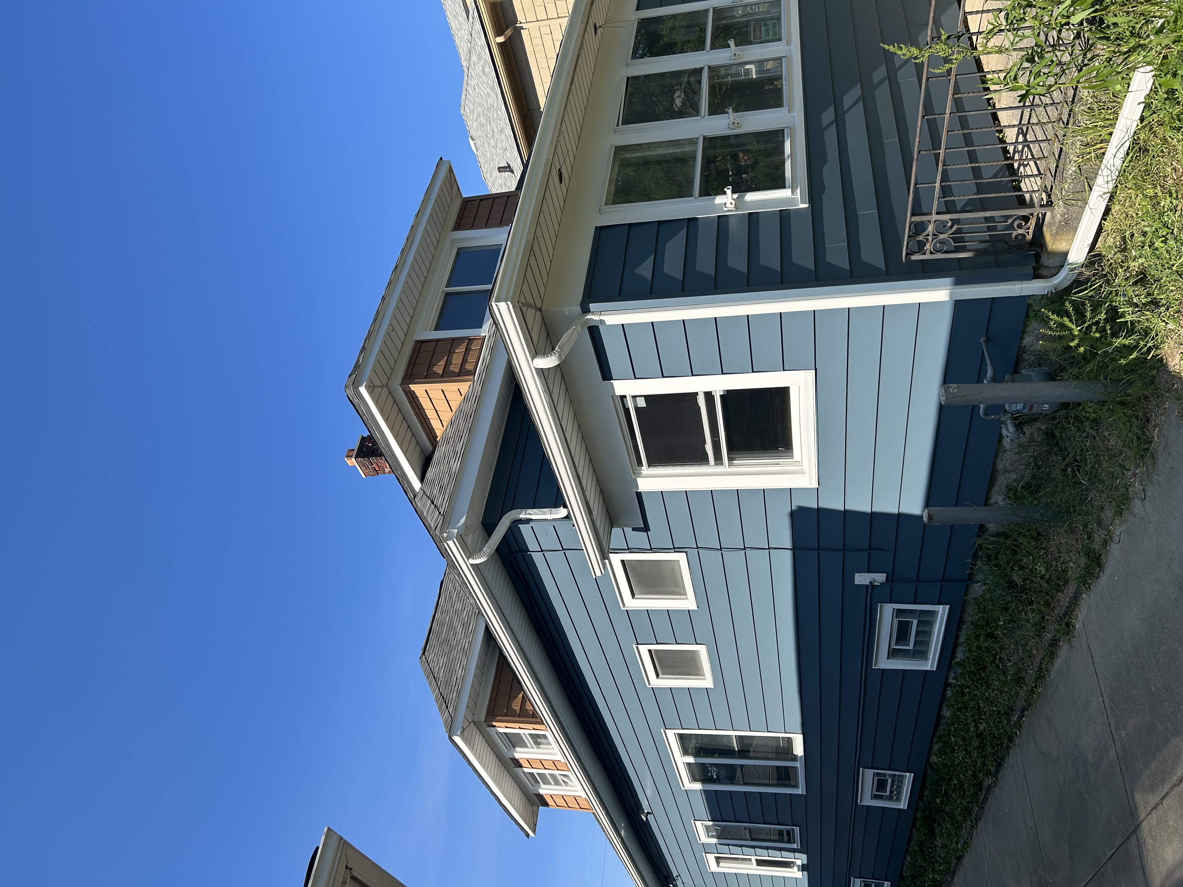 Murphs Painting & remodeling logo
