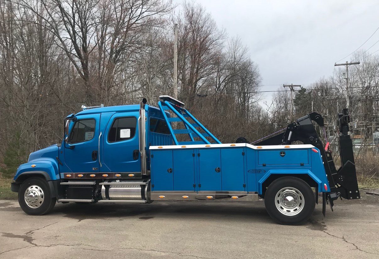 Tri-County Towing & Recovery LLC logo