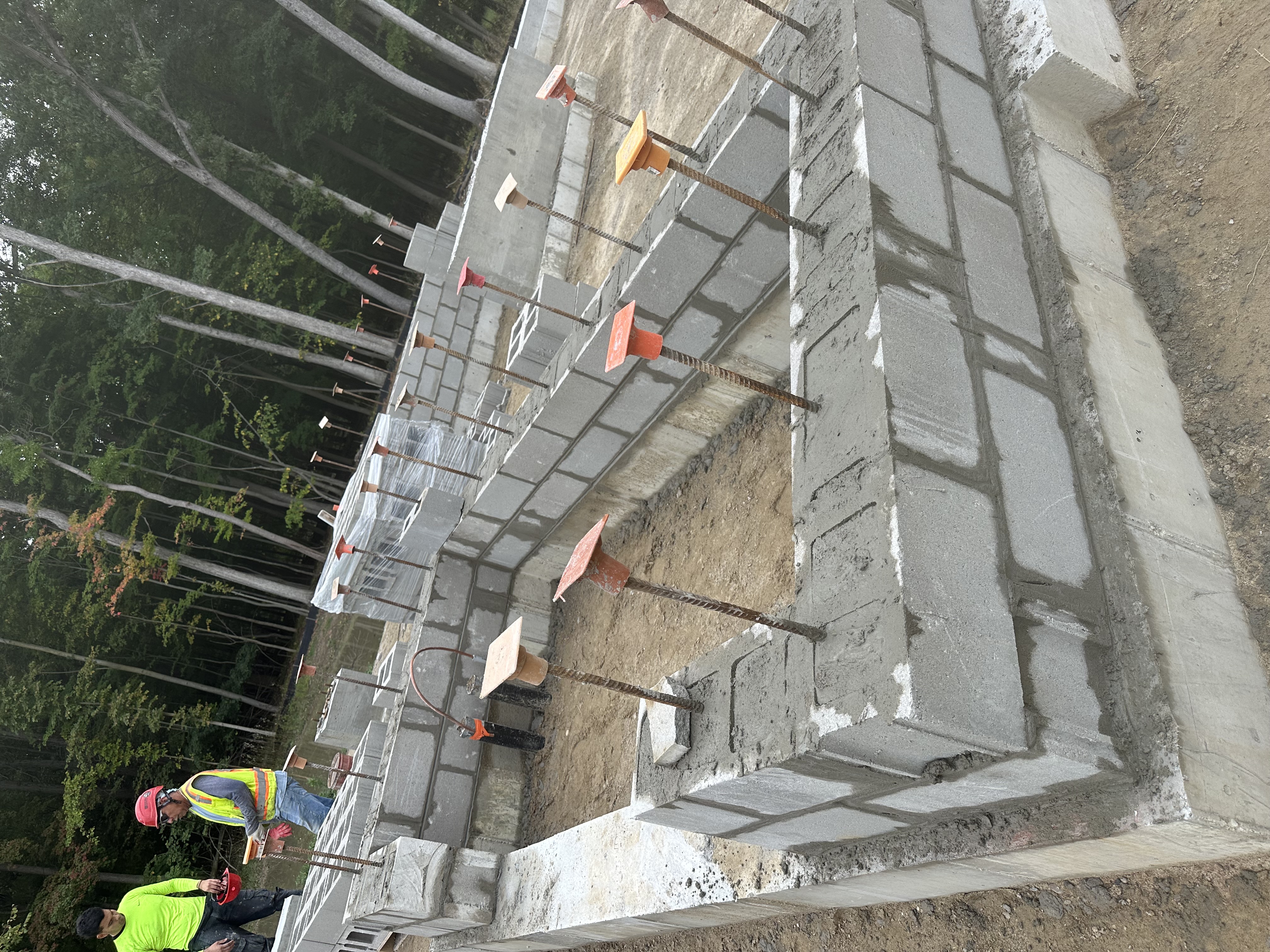 J and R masonry logo
