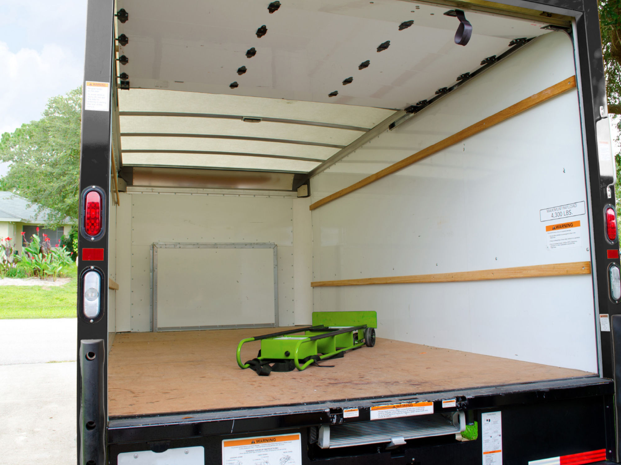 Ross's Moving Co logo