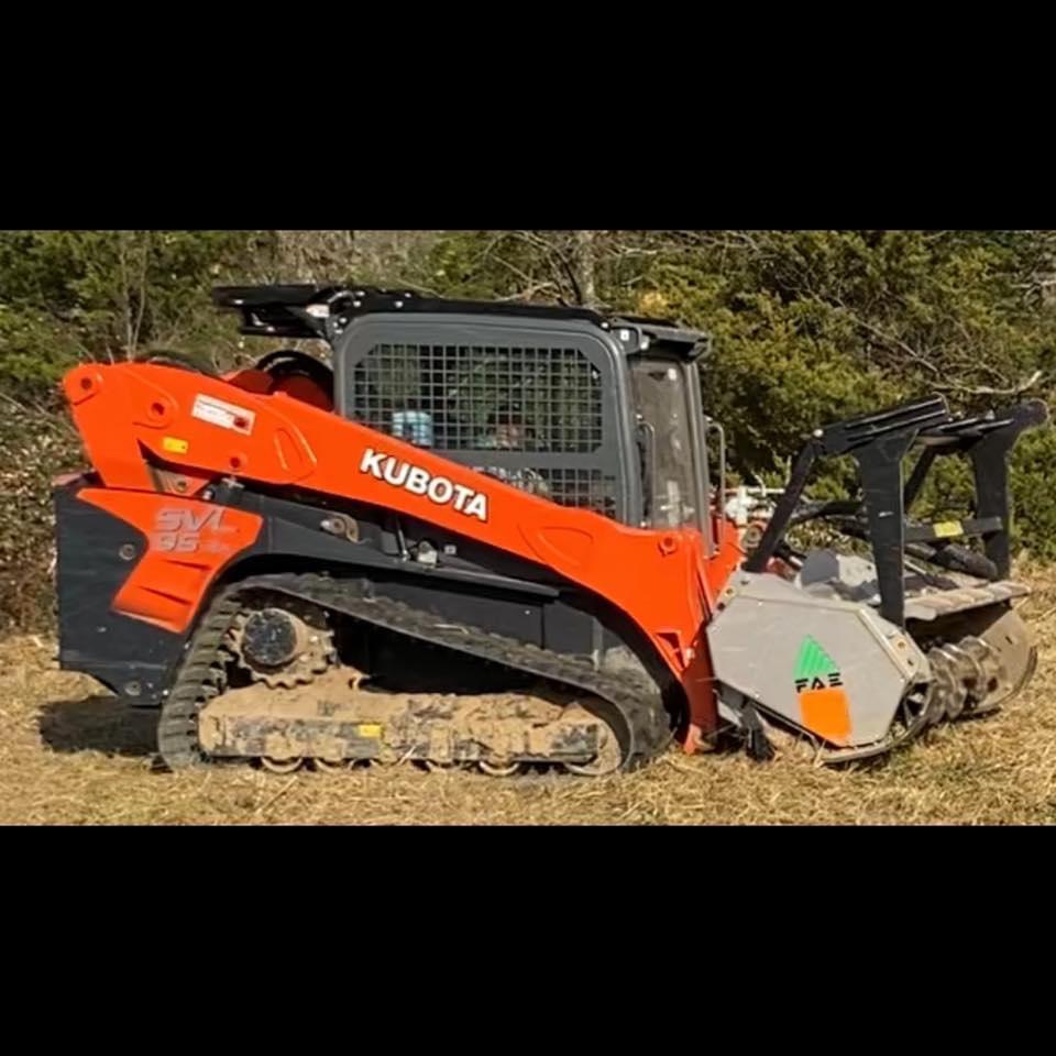 B5 Land Clearing logo