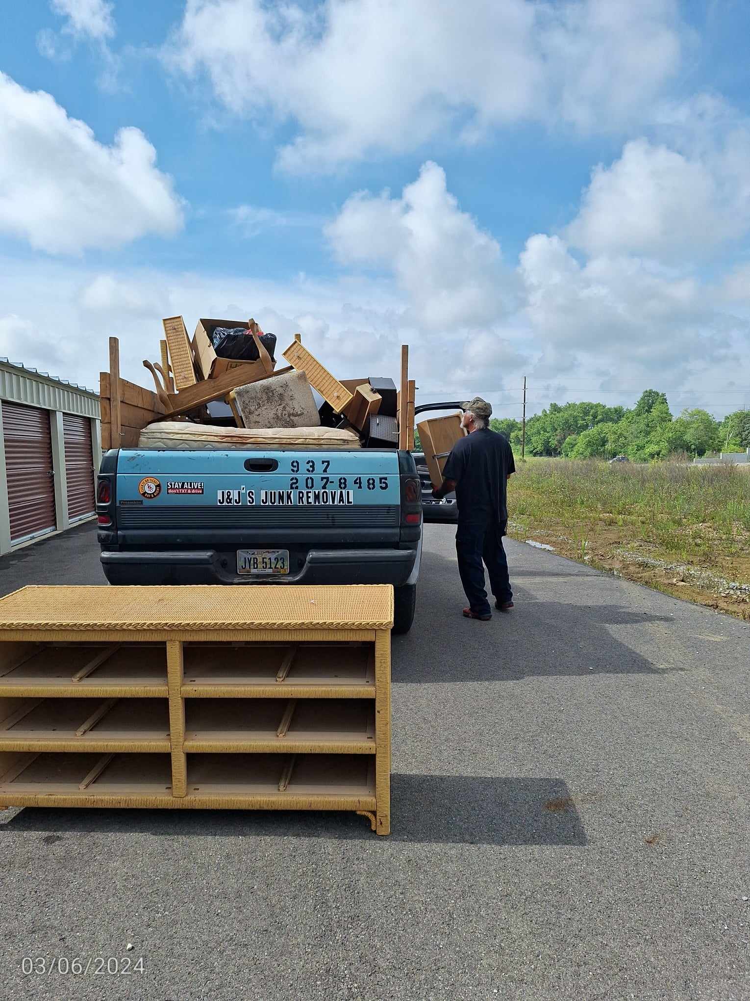 J&J's junk removal logo