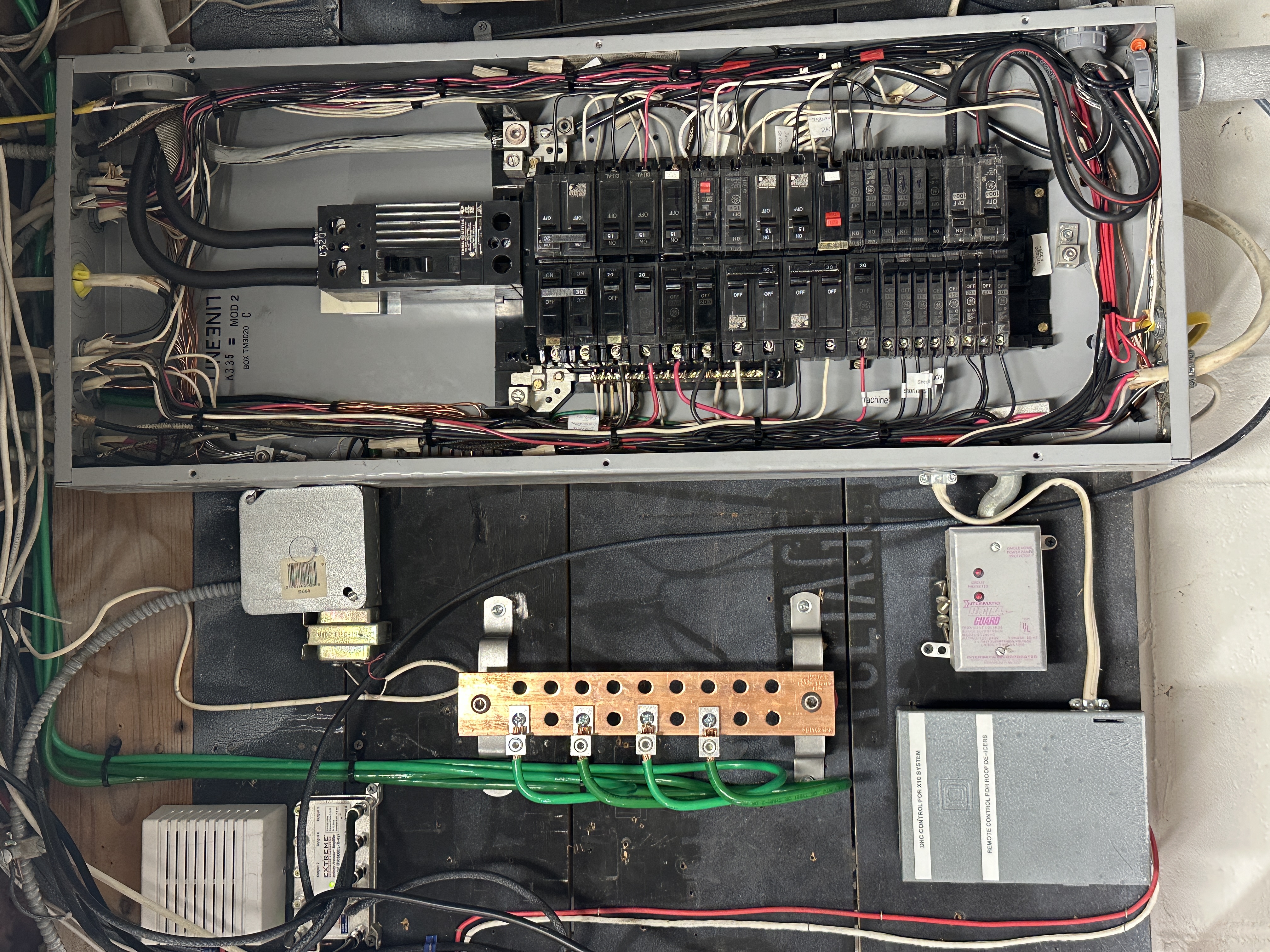 Alejandro.I.A LLC logo