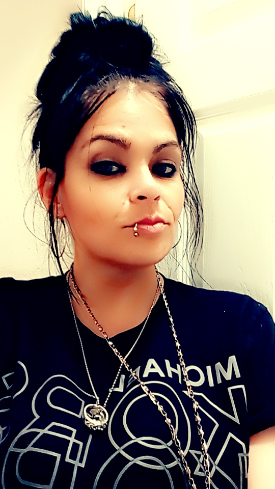 Dinki who-A girl who just wants to clean. logo