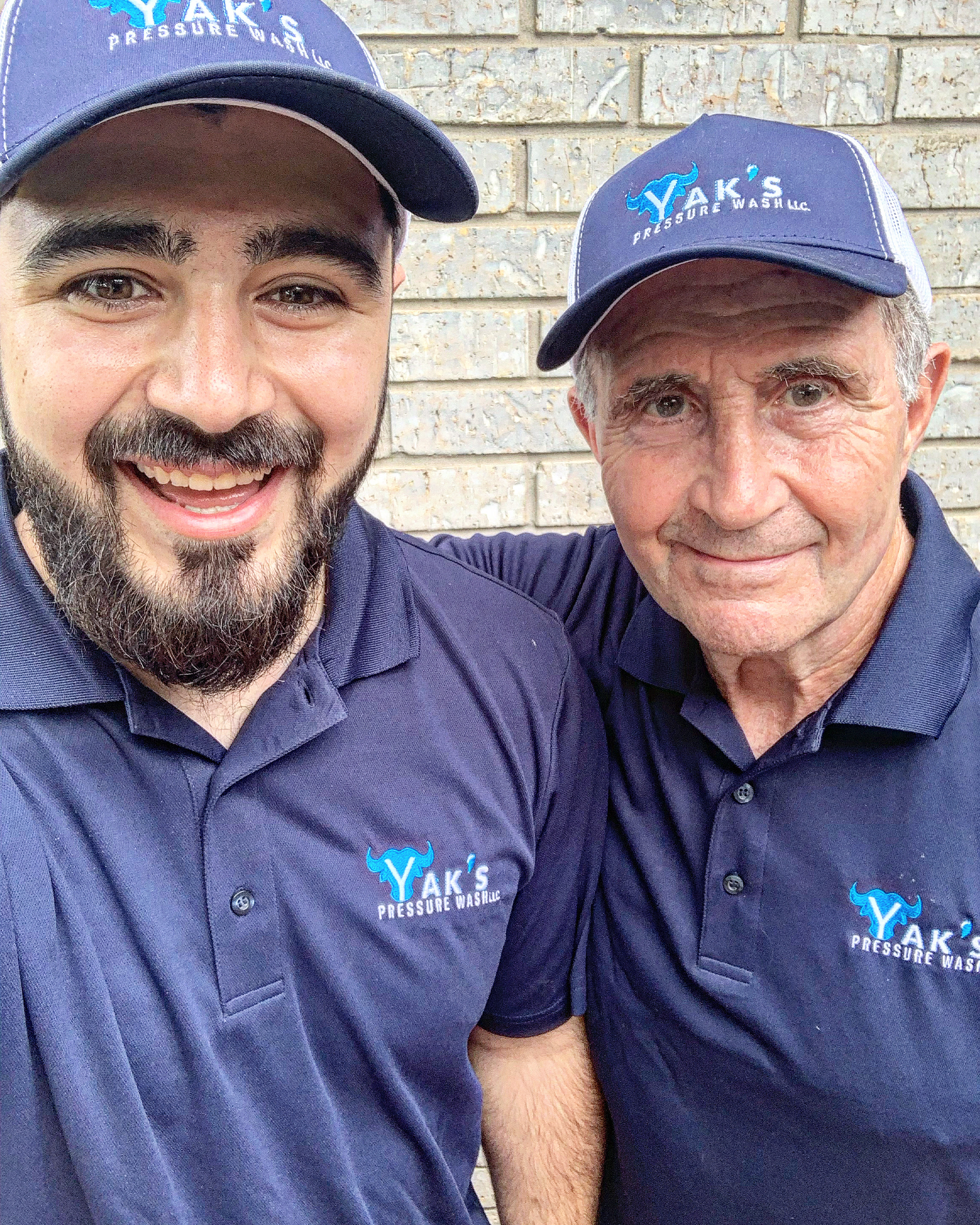 Yak's Pressure Washing LLC logo