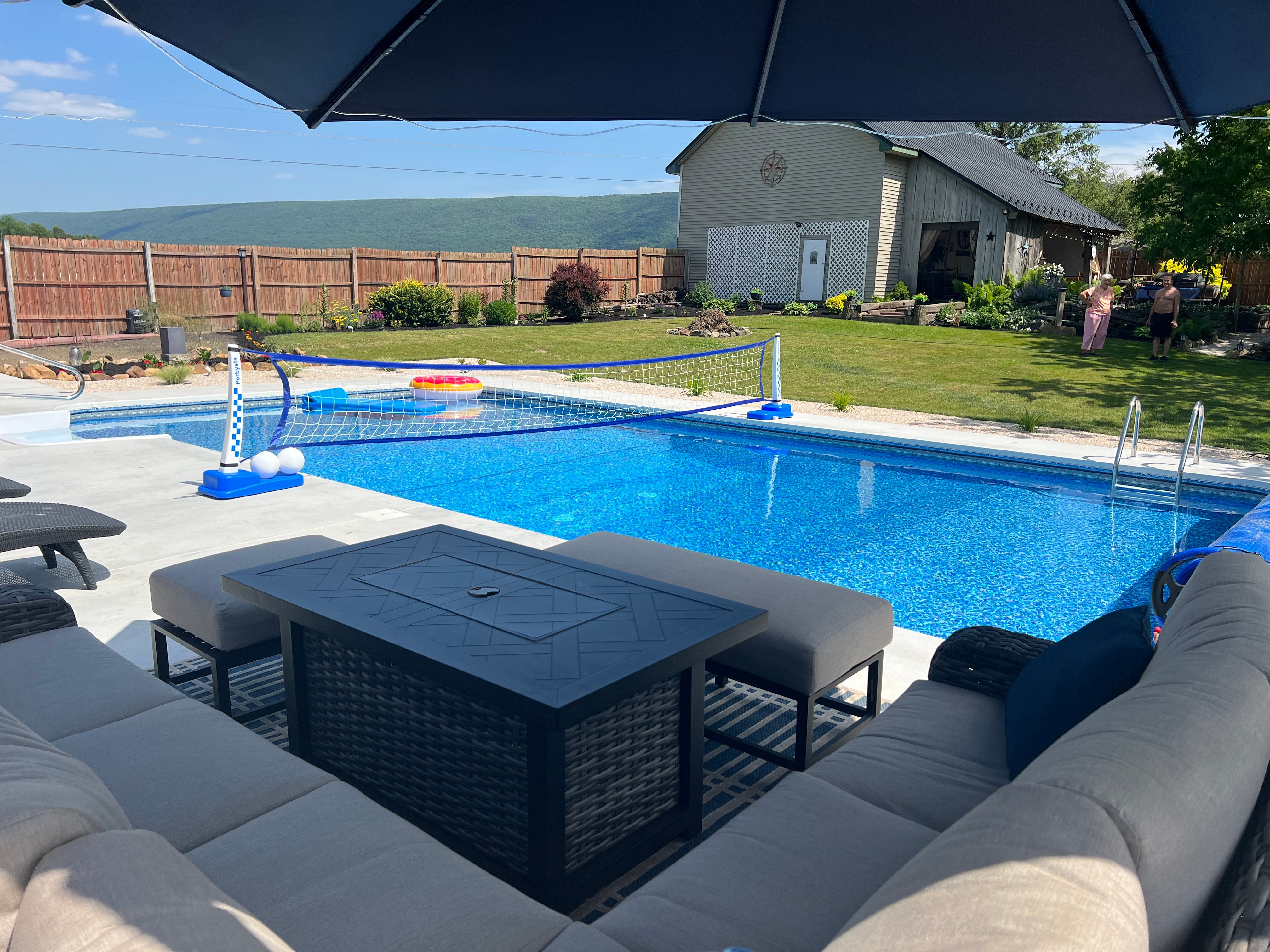Unrivaled pools LLC logo