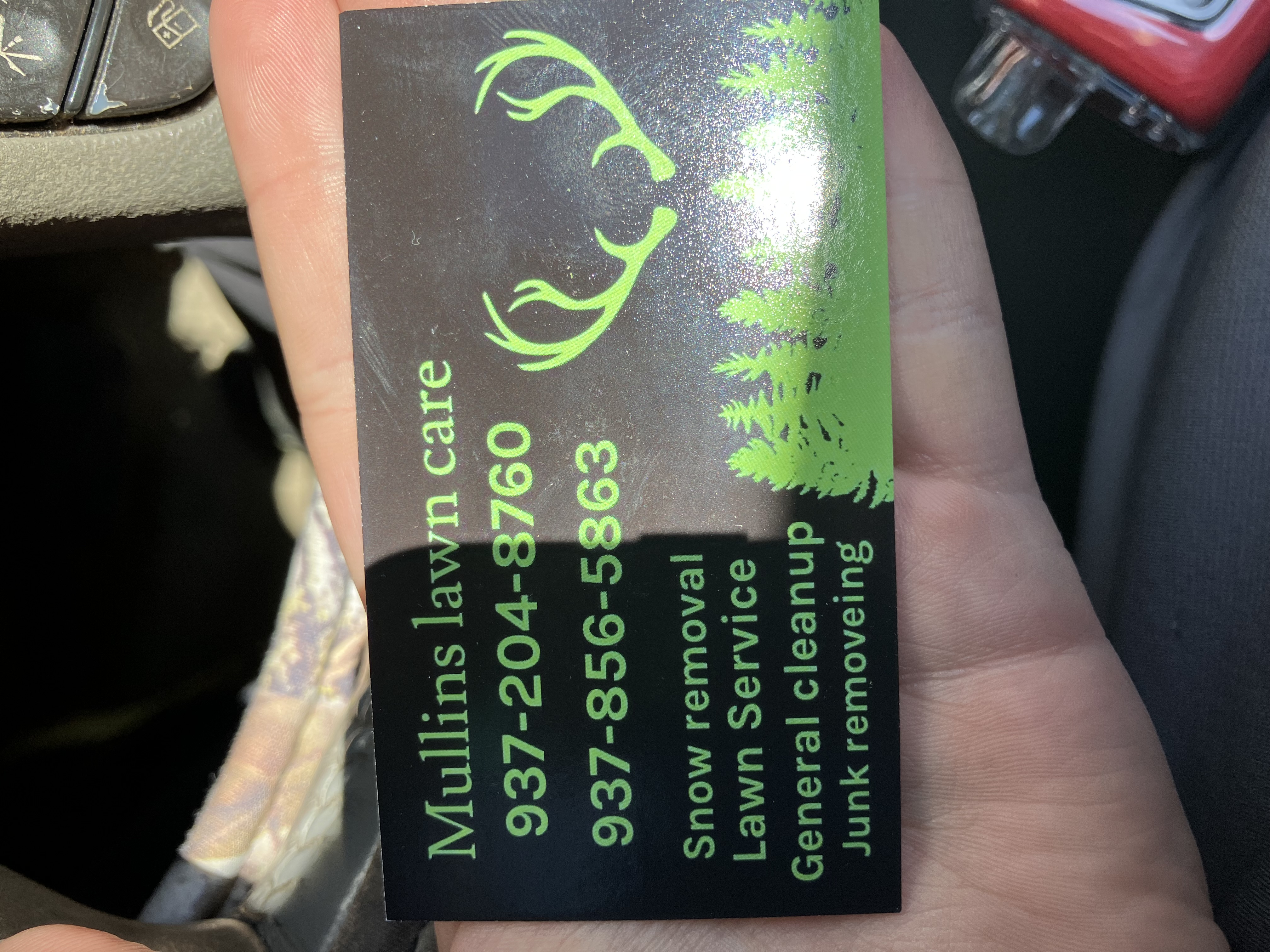 Mullins lawncare llc logo