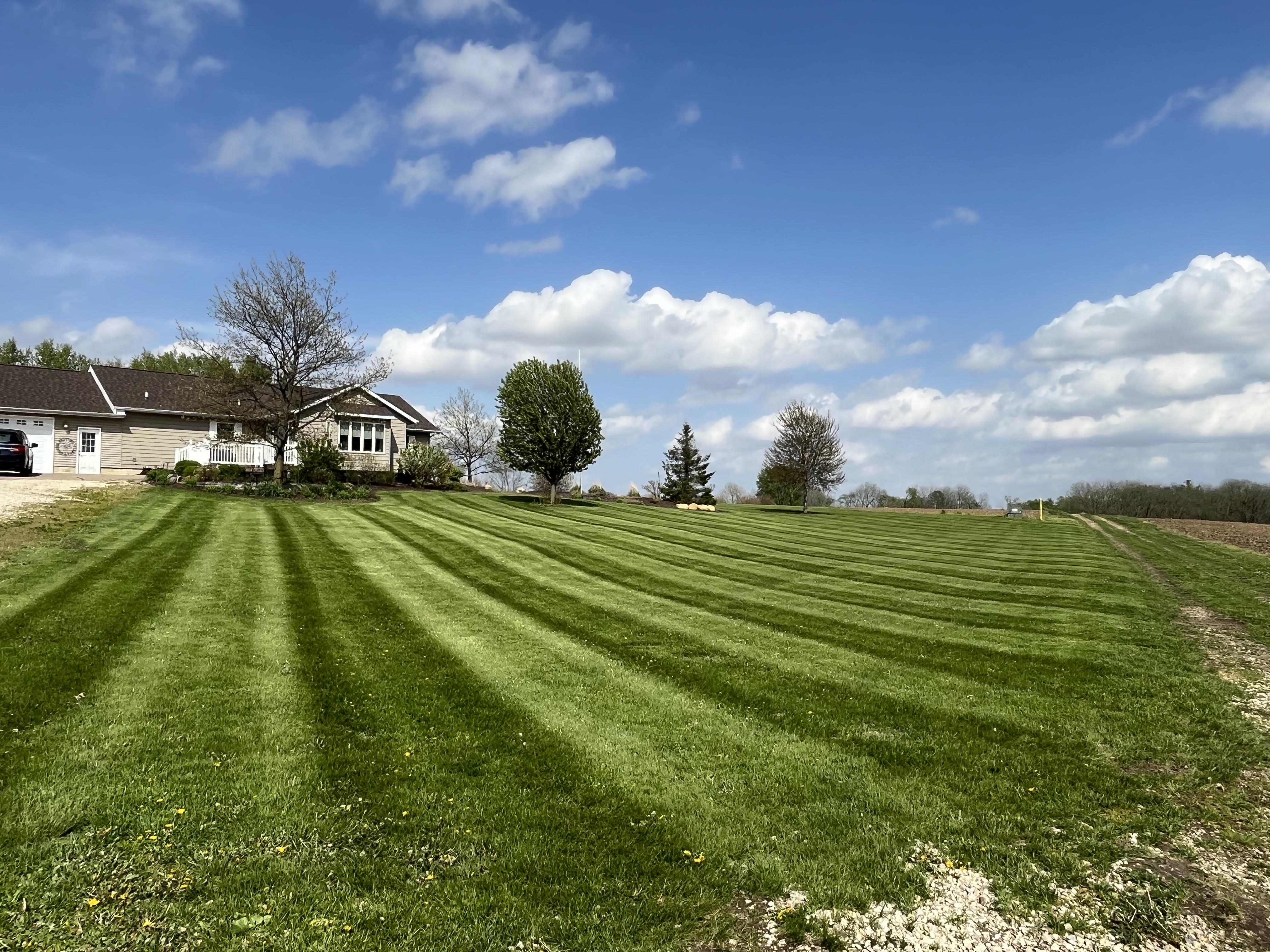 Huffman lawns  logo