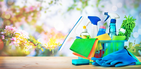 Upscale Glamorous Cleaning Services logo