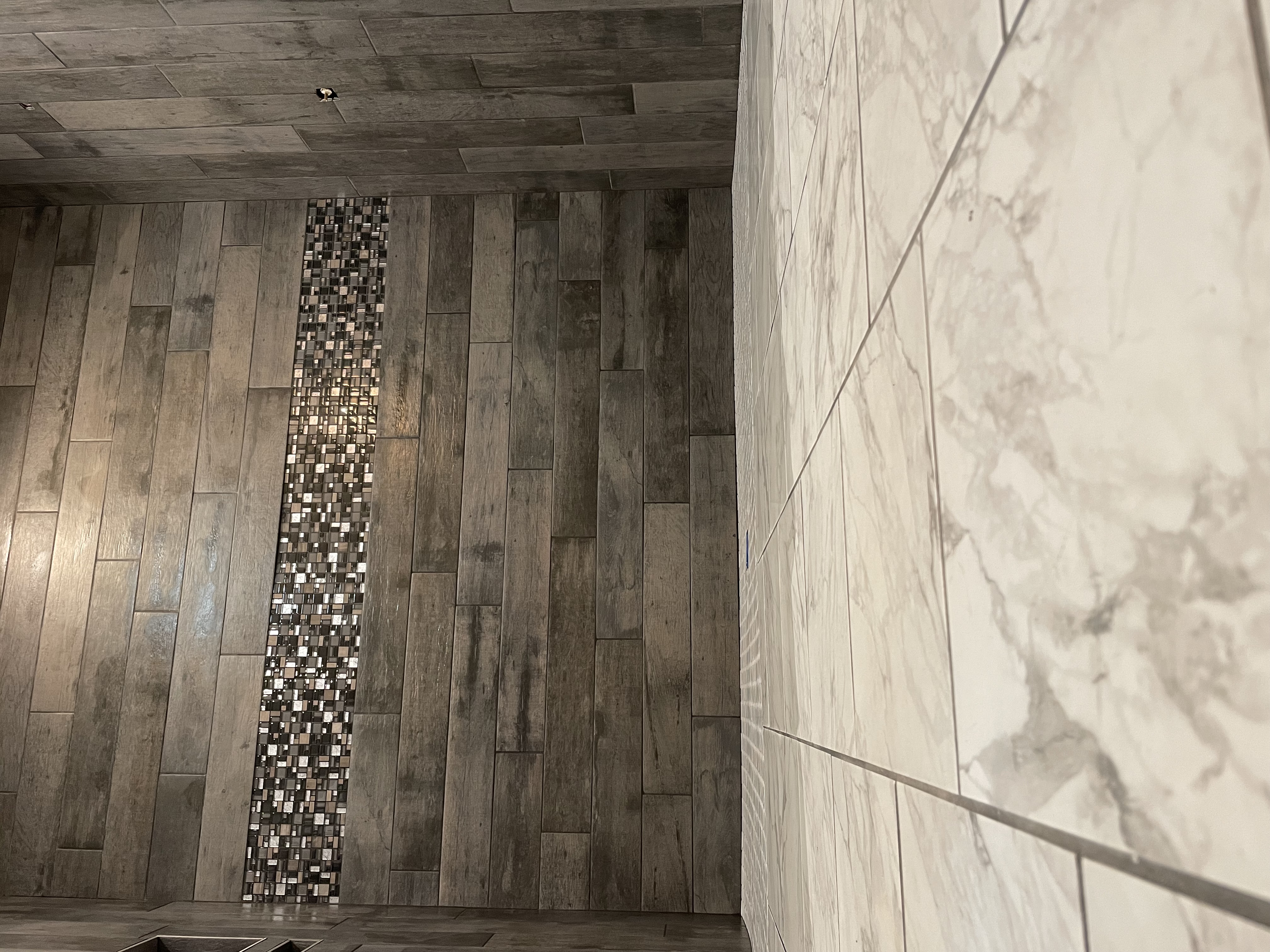Holman Flooring LLC logo