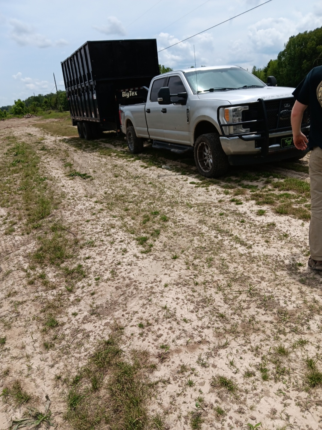 Trustworthy Junk haulers logo