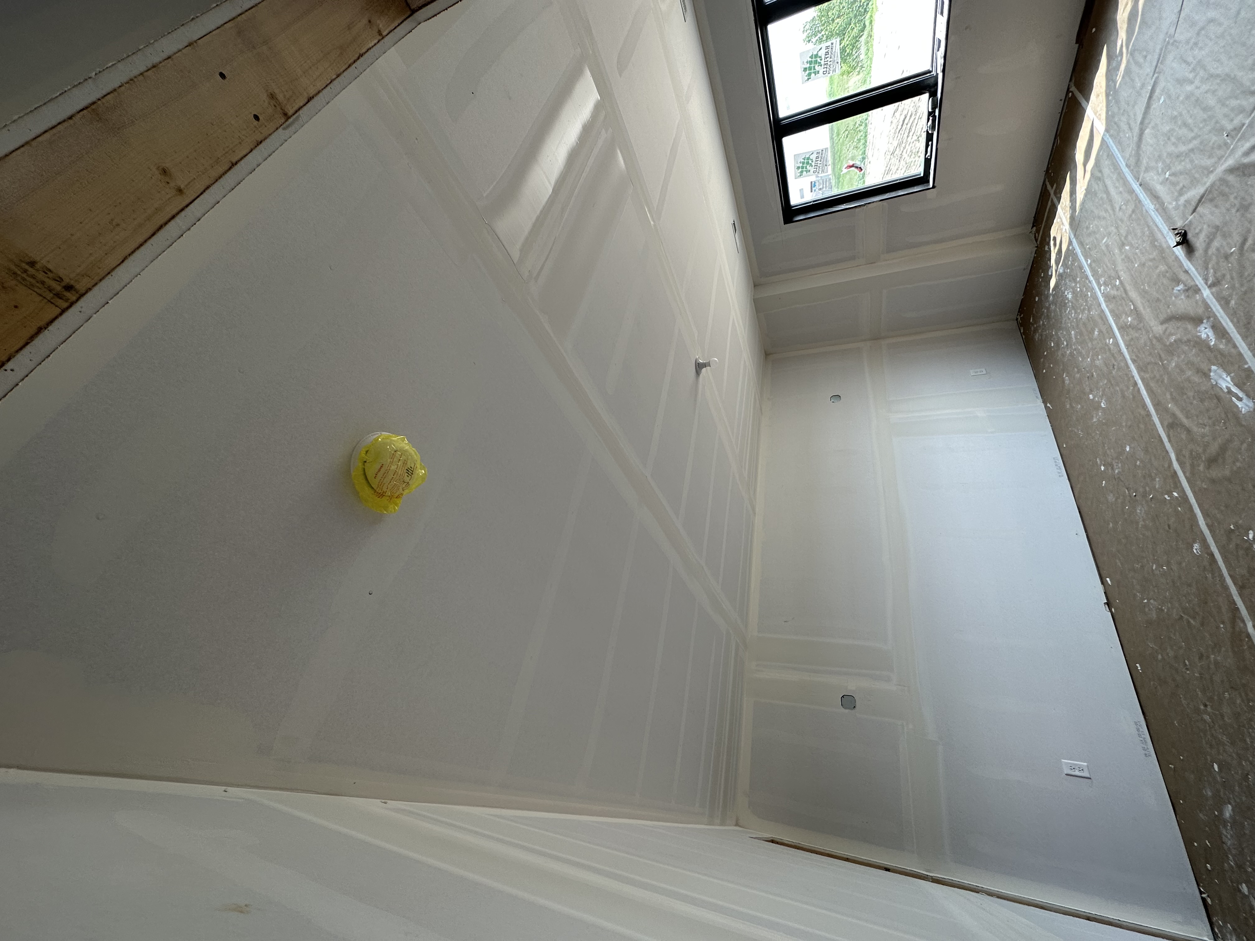 ZARATE DRYWALL LLC logo