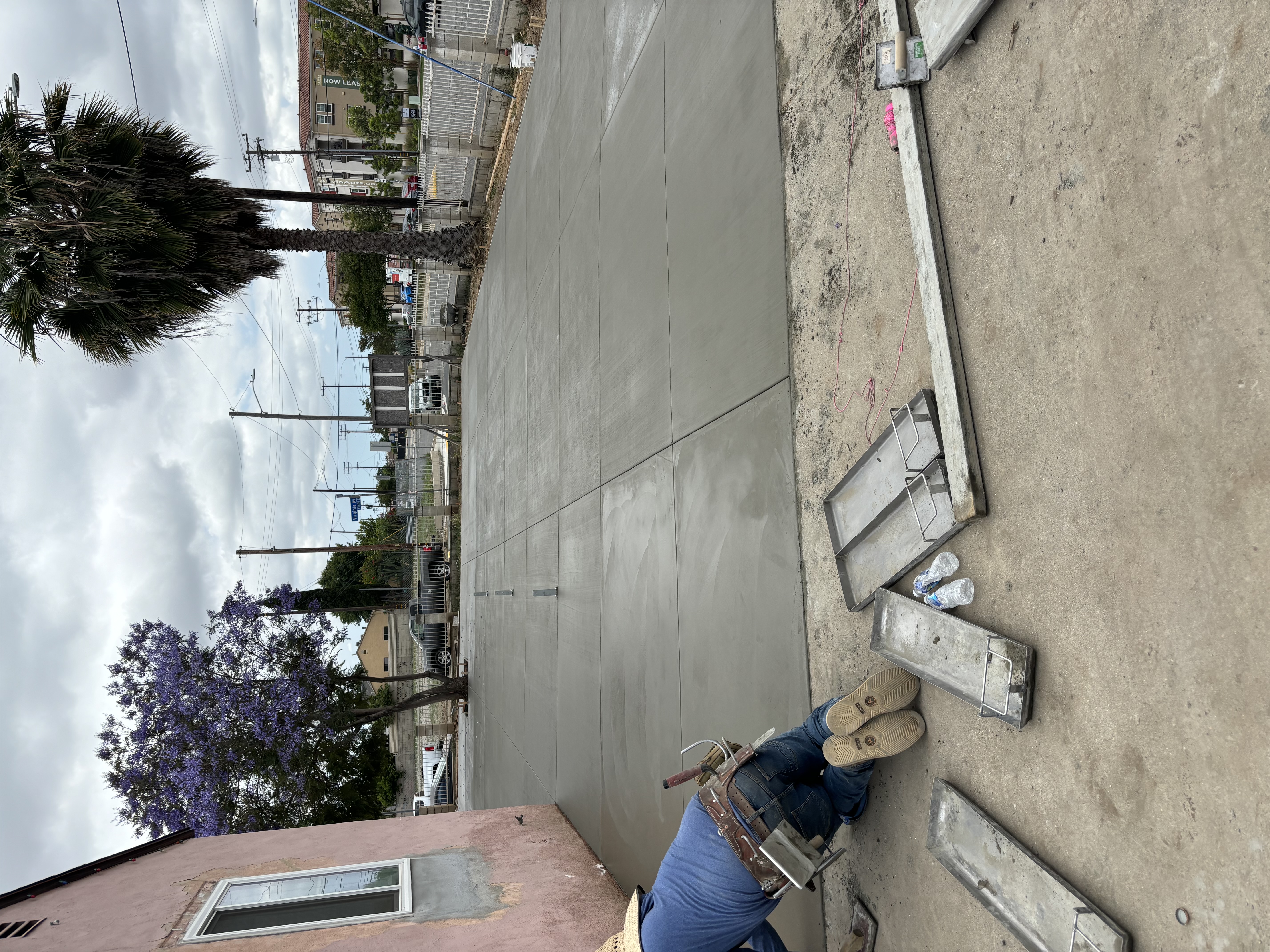 Salvador Concrete Services logo