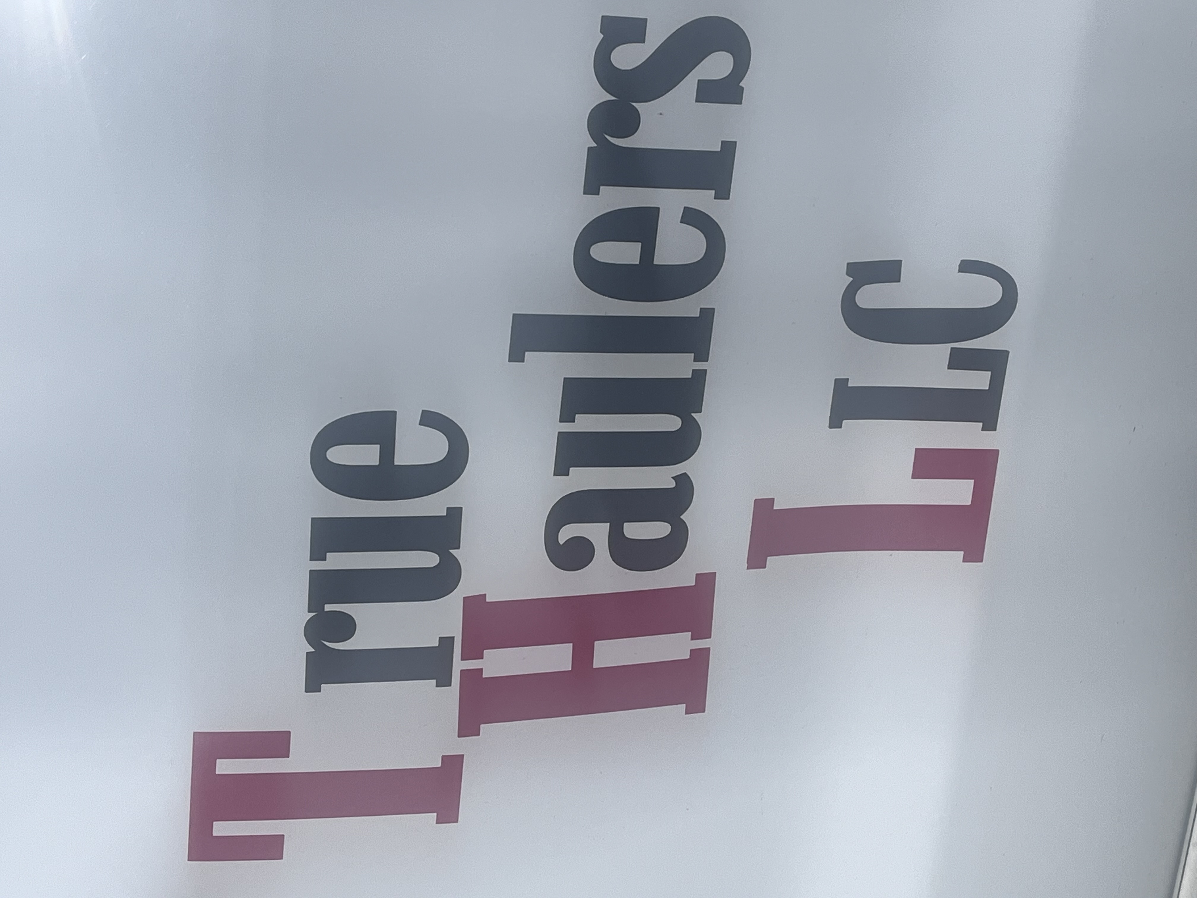 True Haulers LLC logo