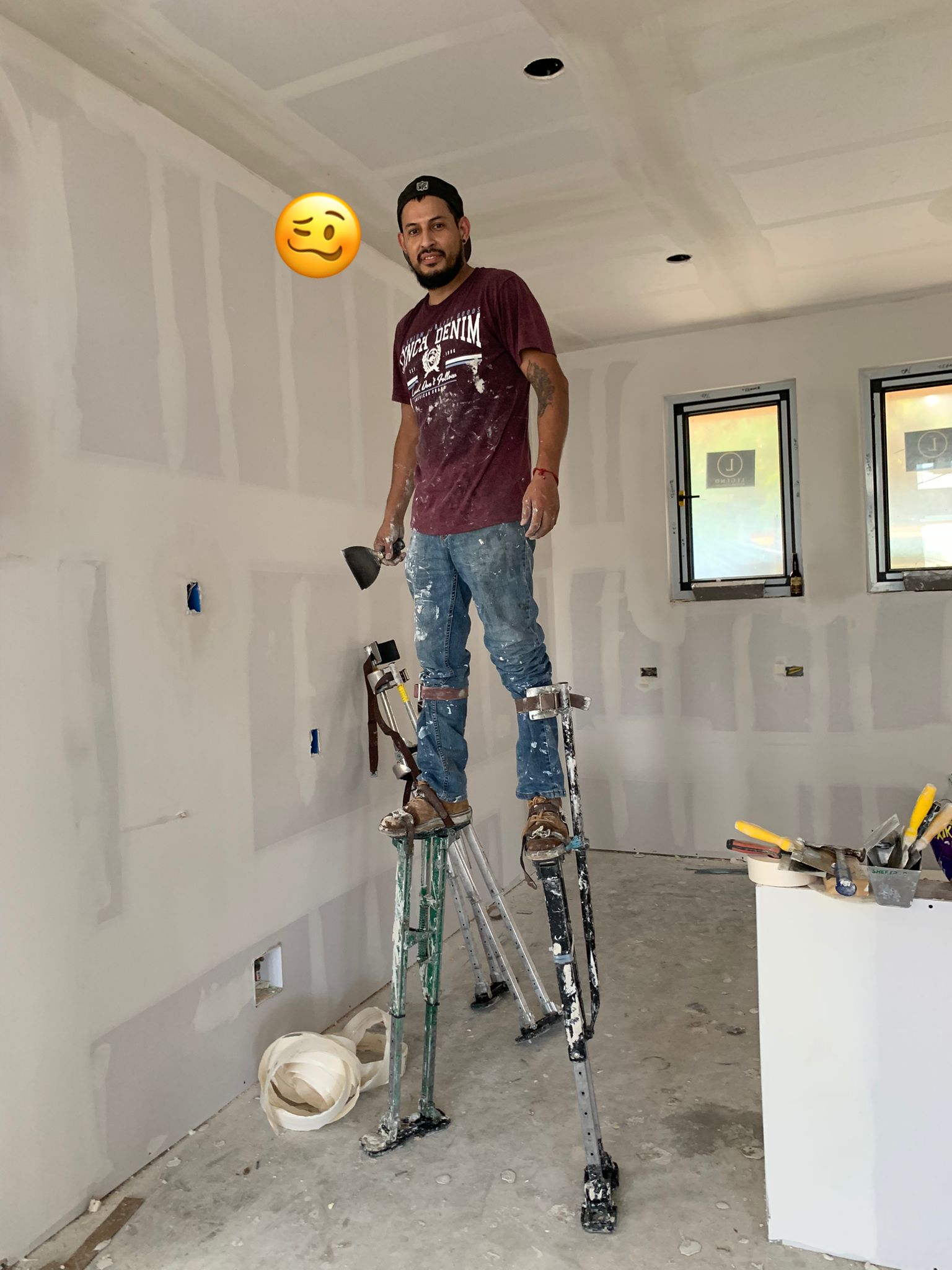 Remodeling Hermanos Flores logo