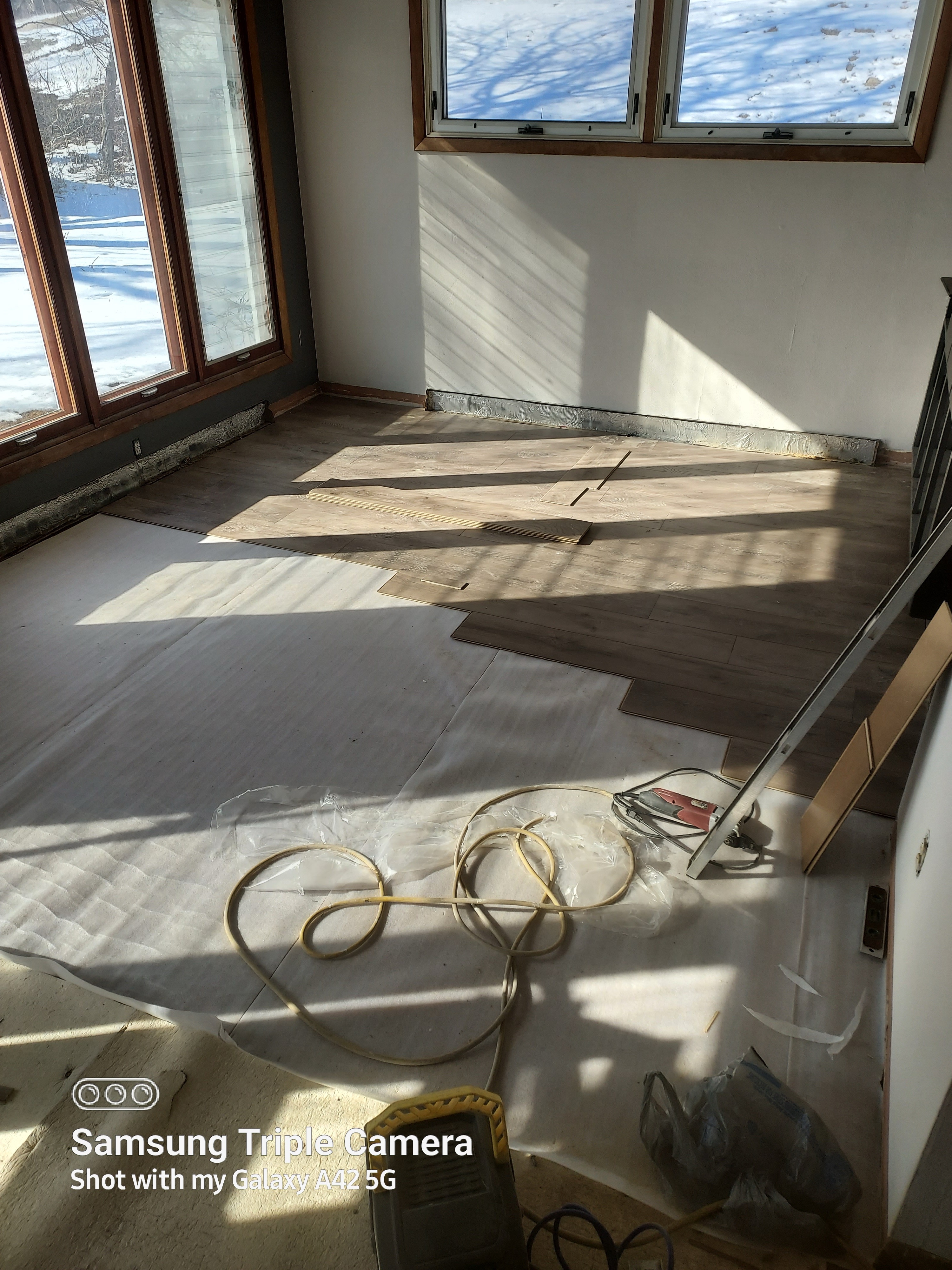 Silverlining home repairs logo