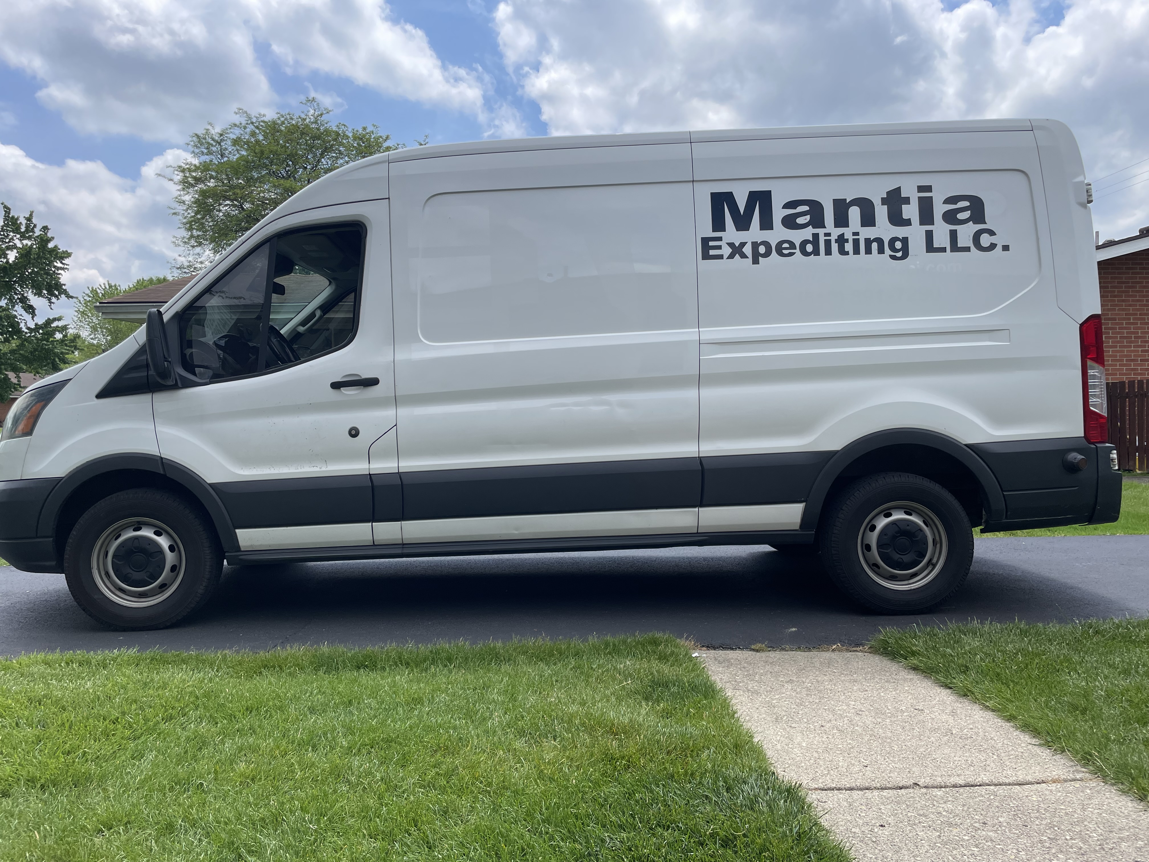 Mantia Expediting logo