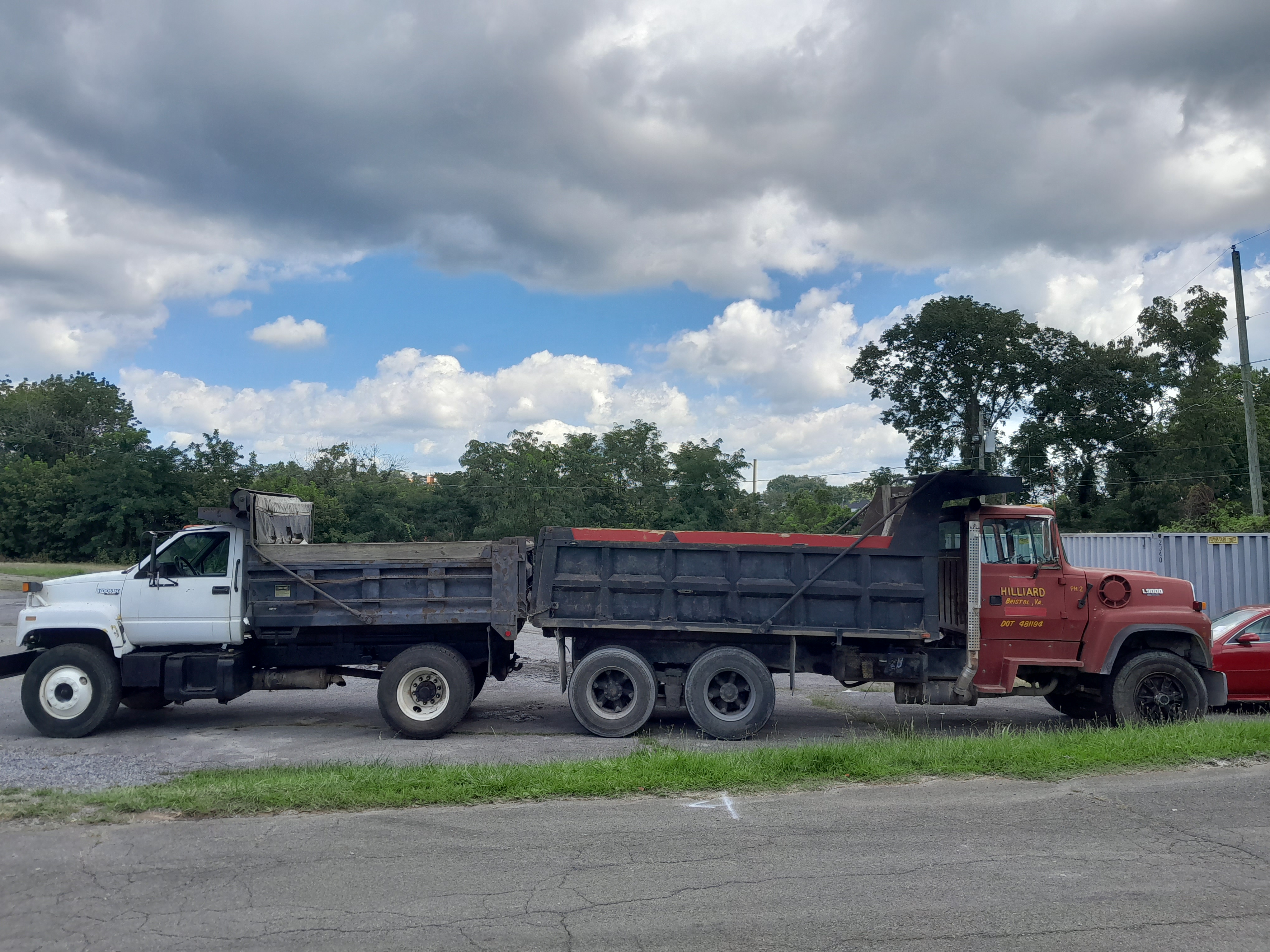 Billy Hilliard Trucking logo