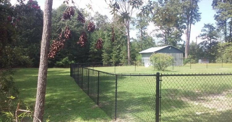 M&M fence logo
