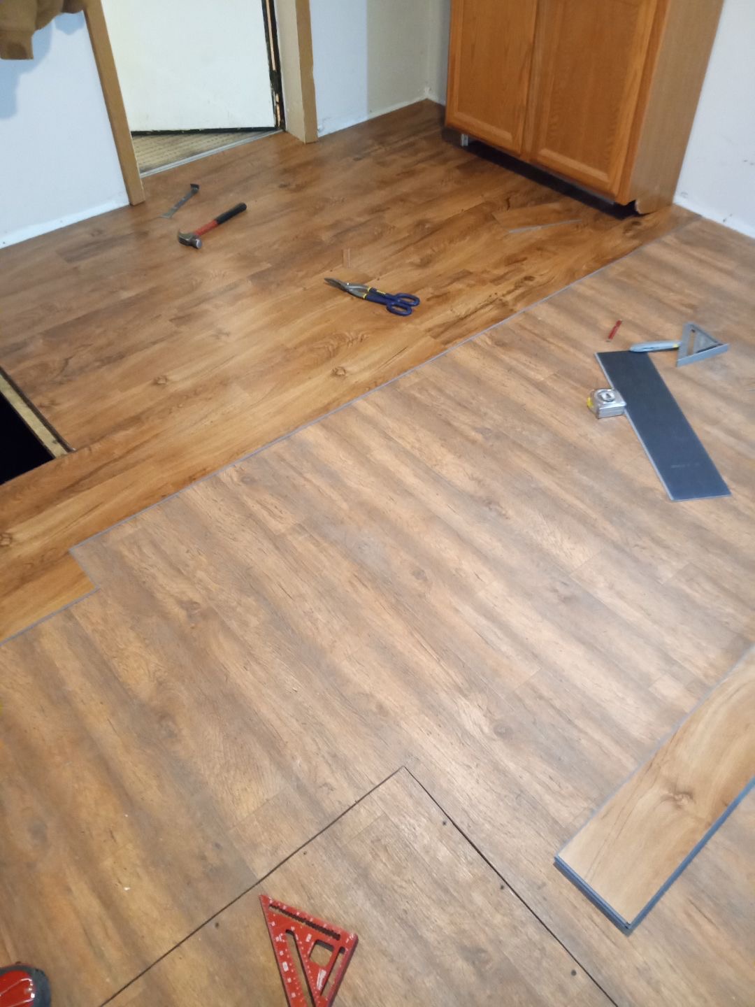 D & M Flooring logo