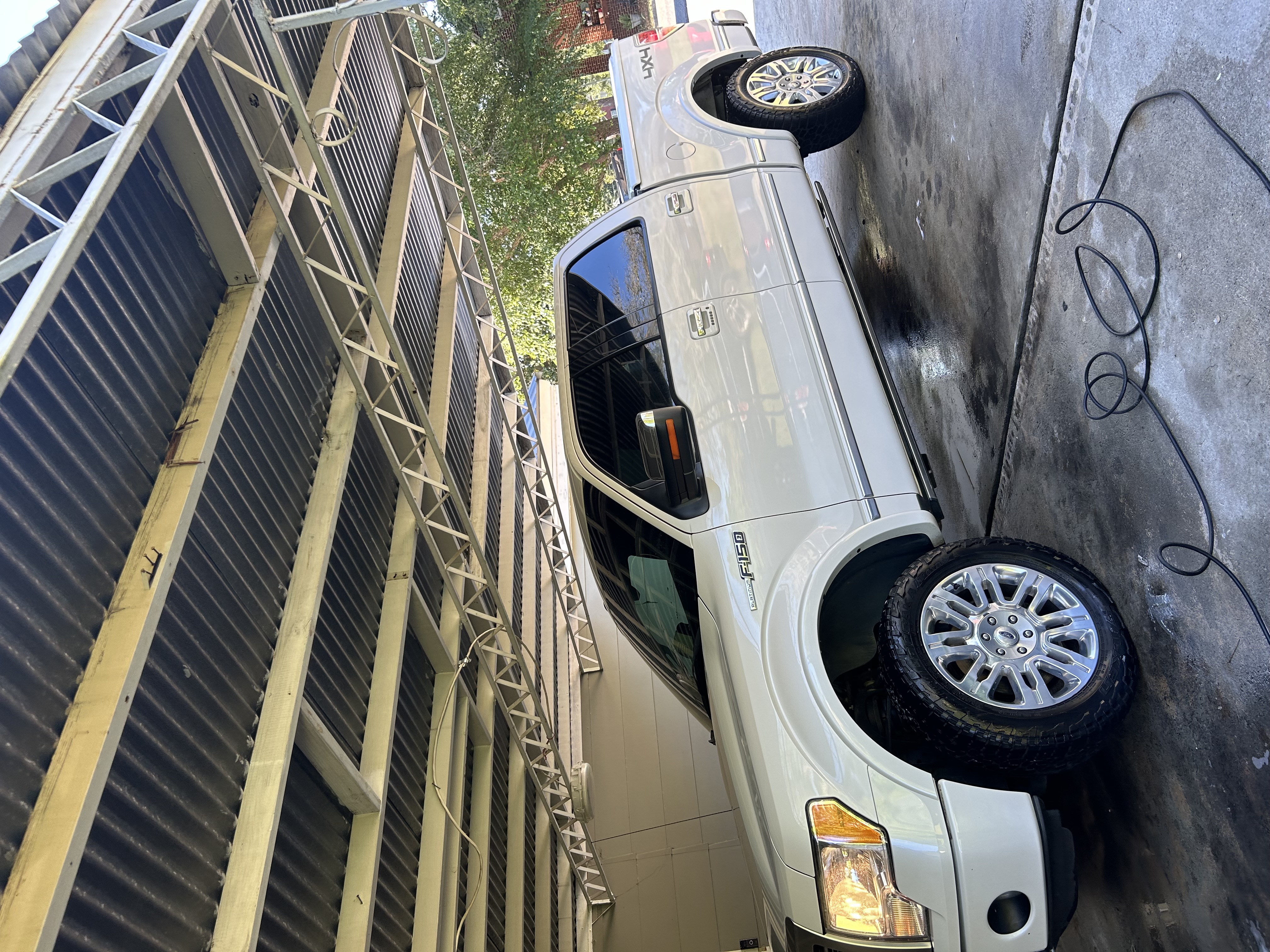 R&b detailing logo