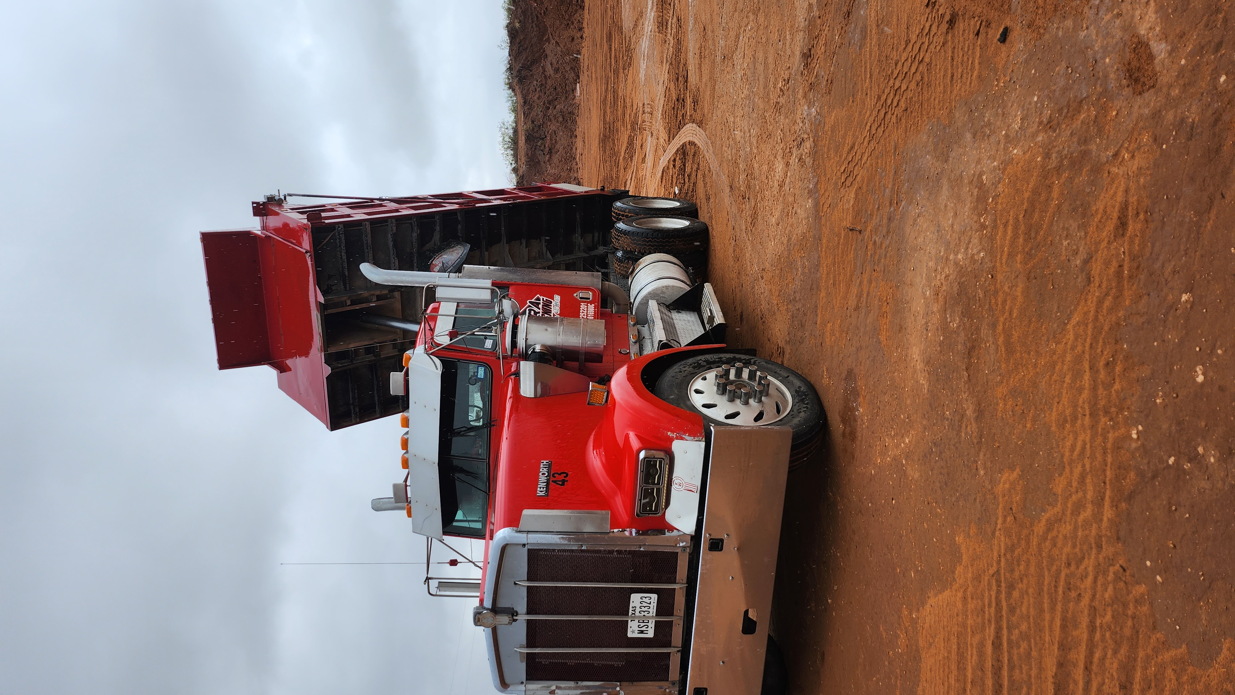 NRA TRUCKING logo