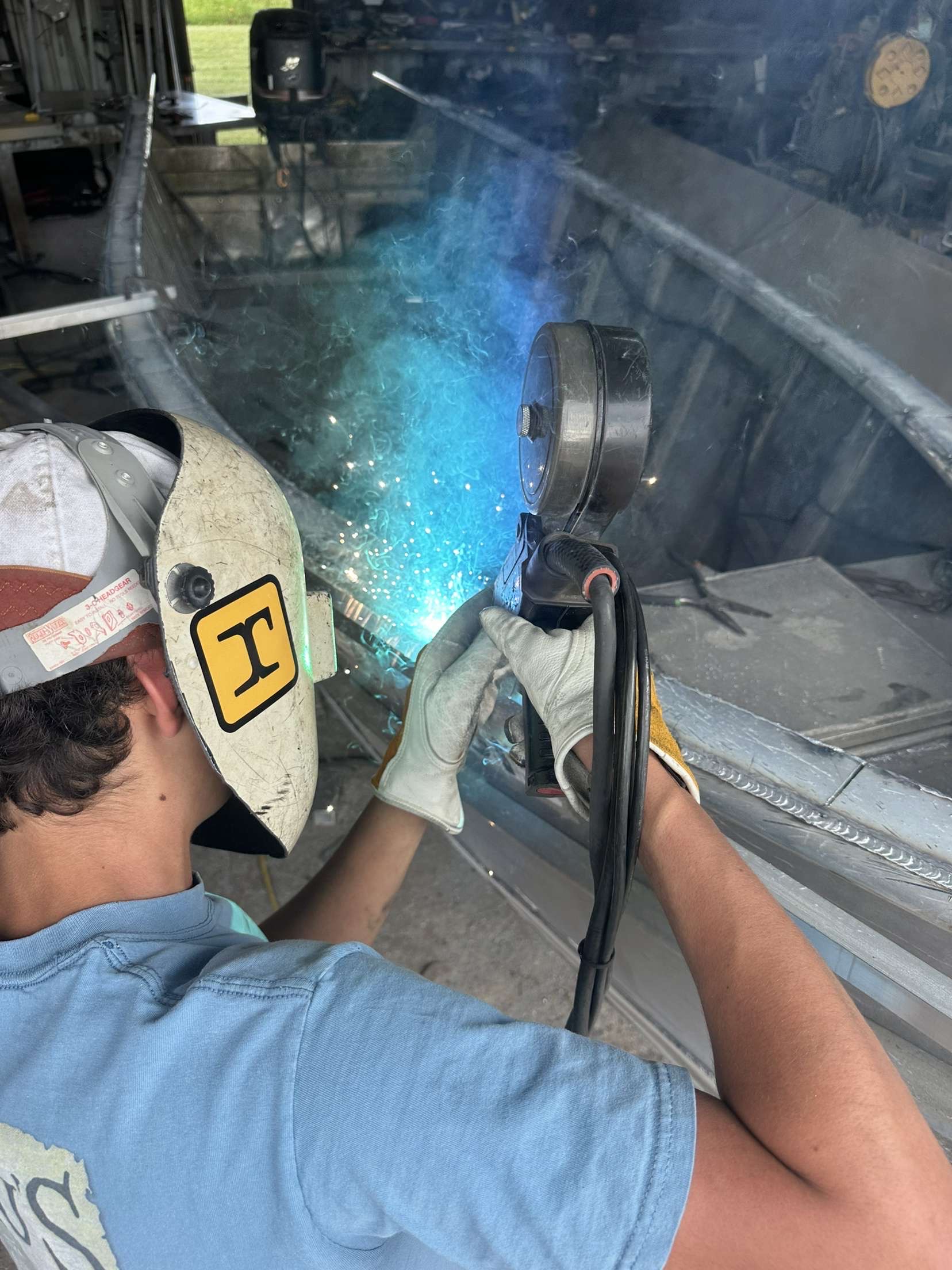 Feucht Fabrication logo