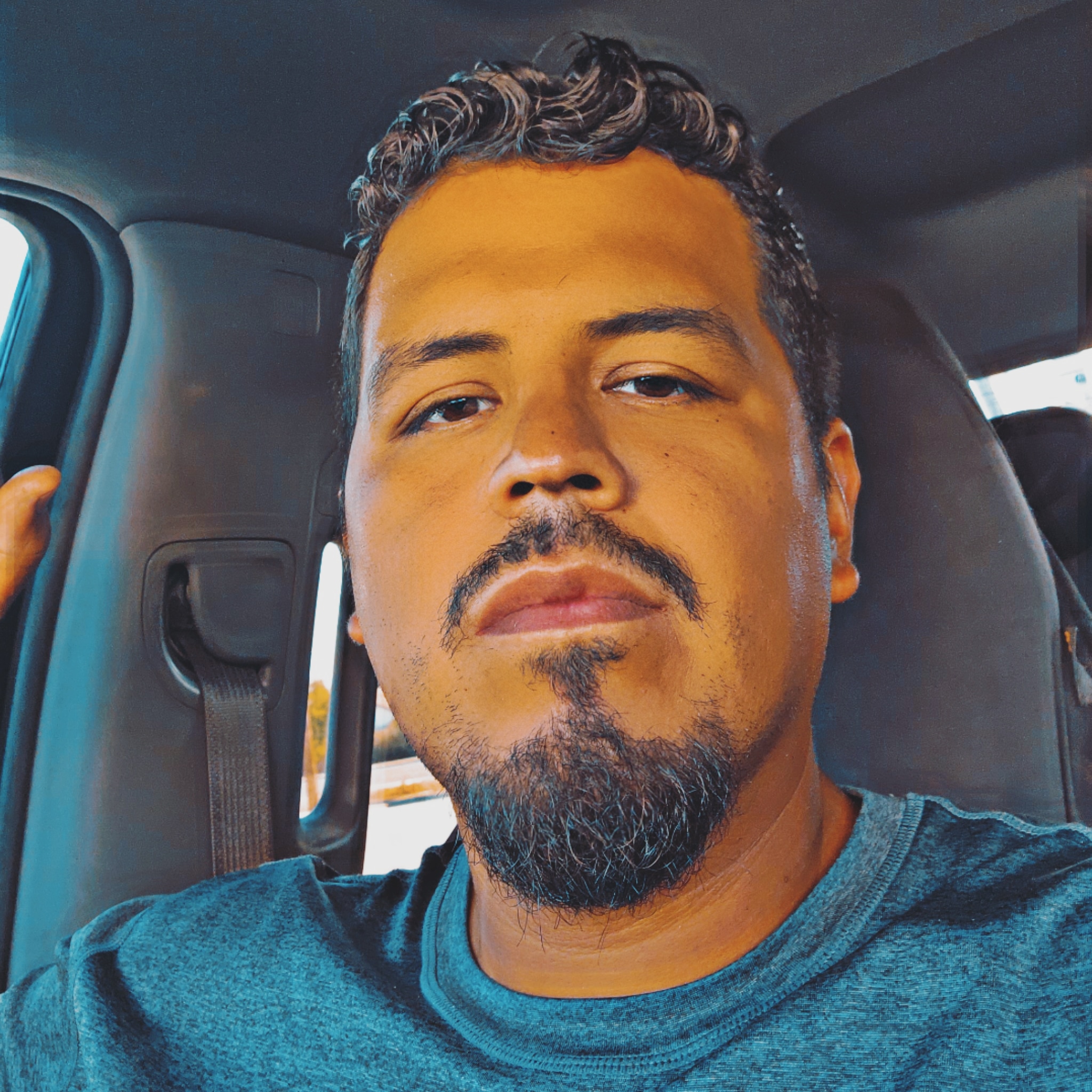 Luis G logo