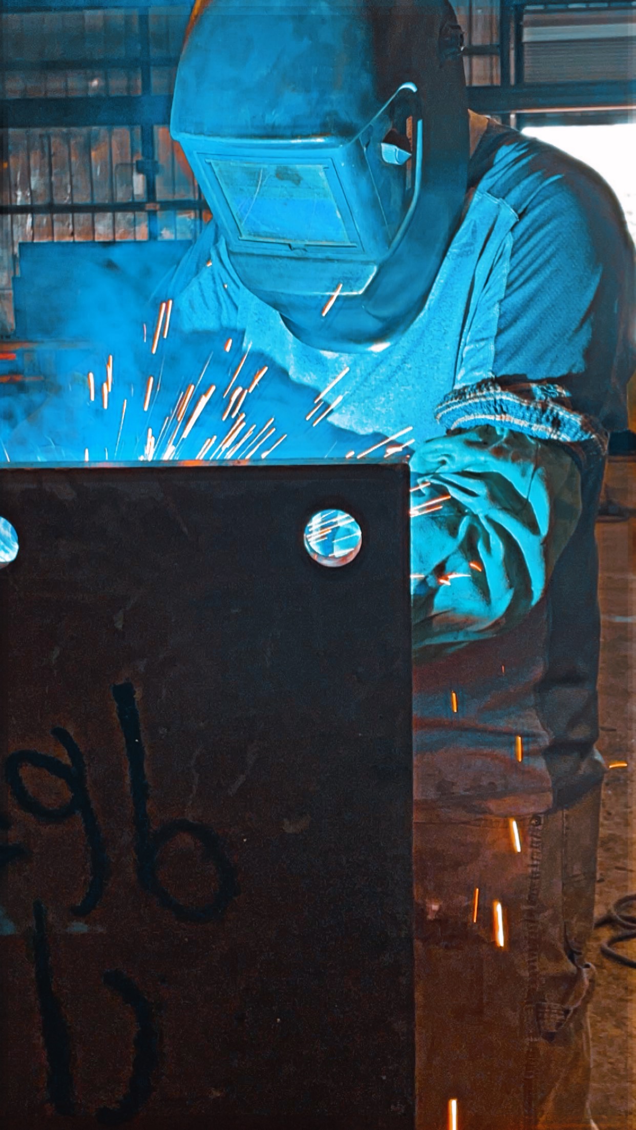 E&R welding logo