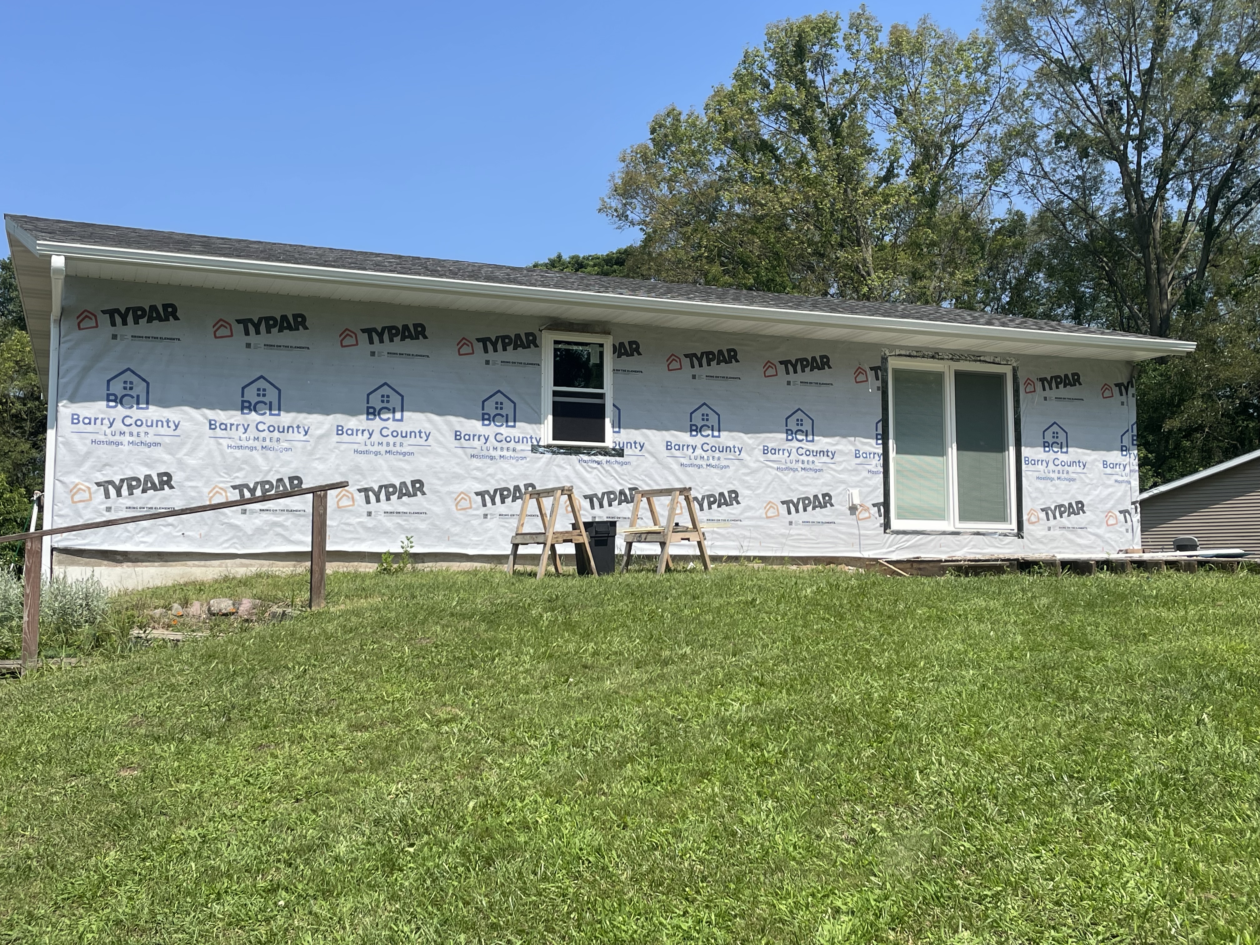 Jp construction and remodels logo