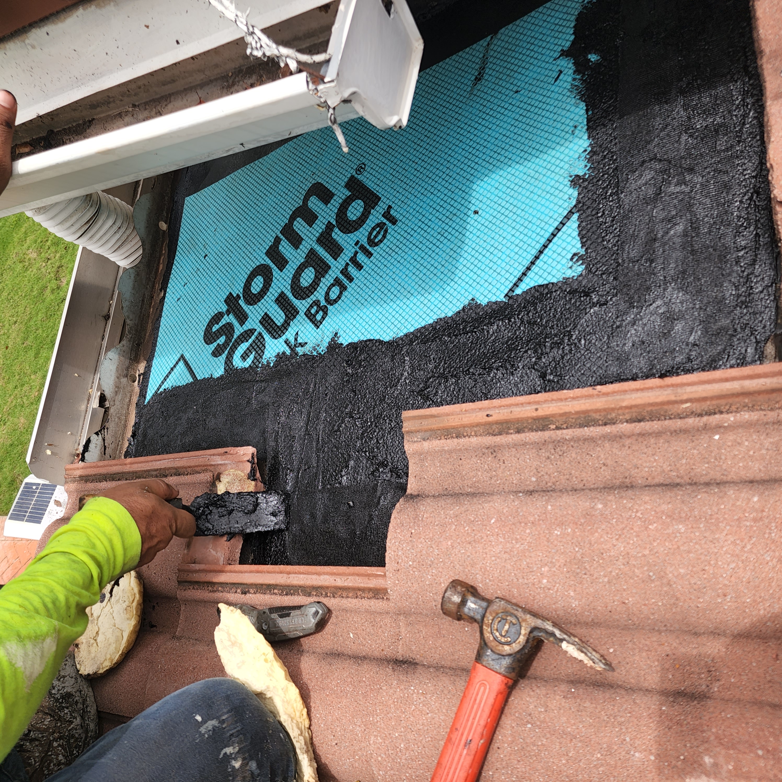 AA ROOFING &CONSTRUCTION SERVICES logo
