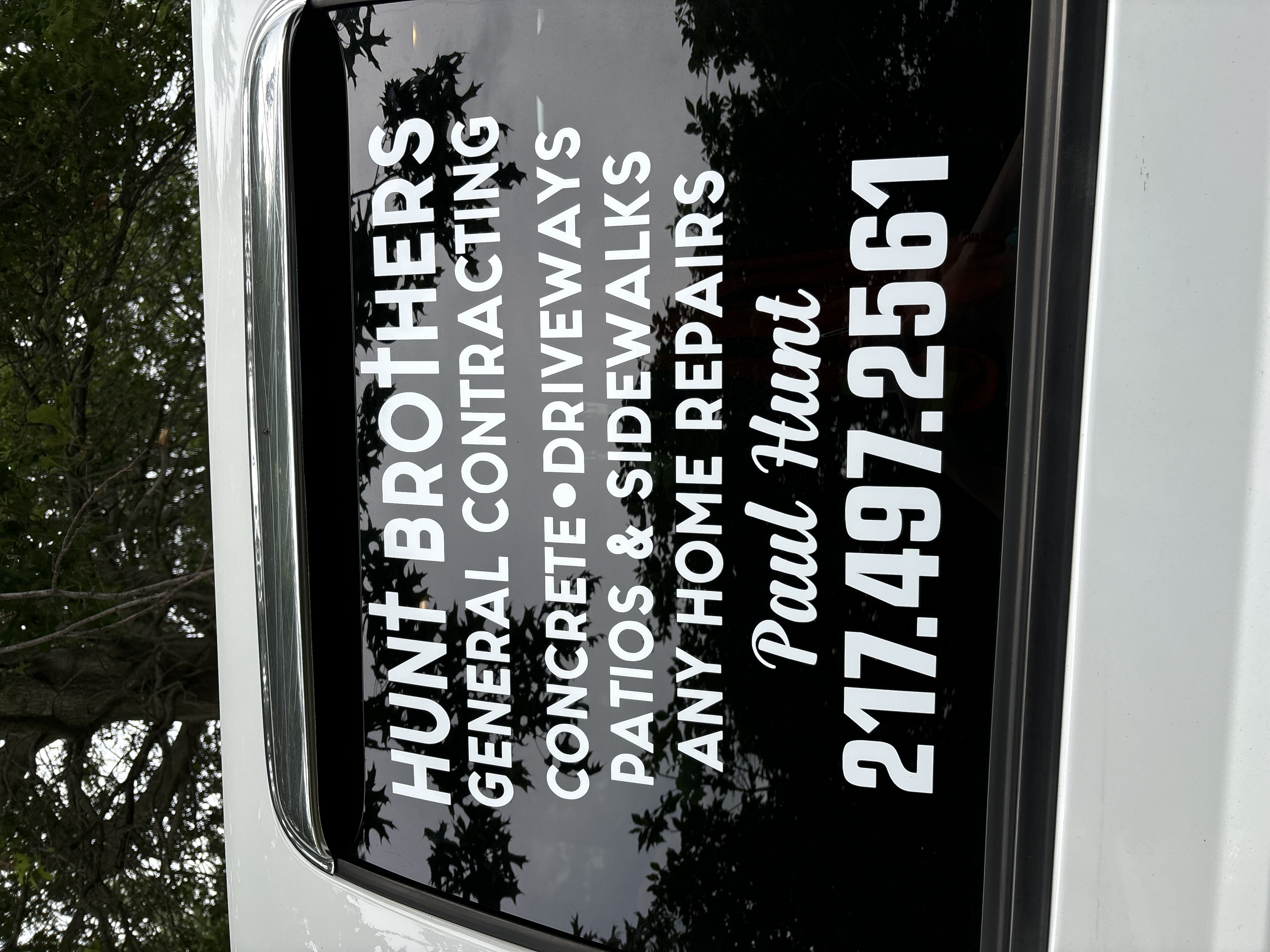 Hunt brothers general contracting logo