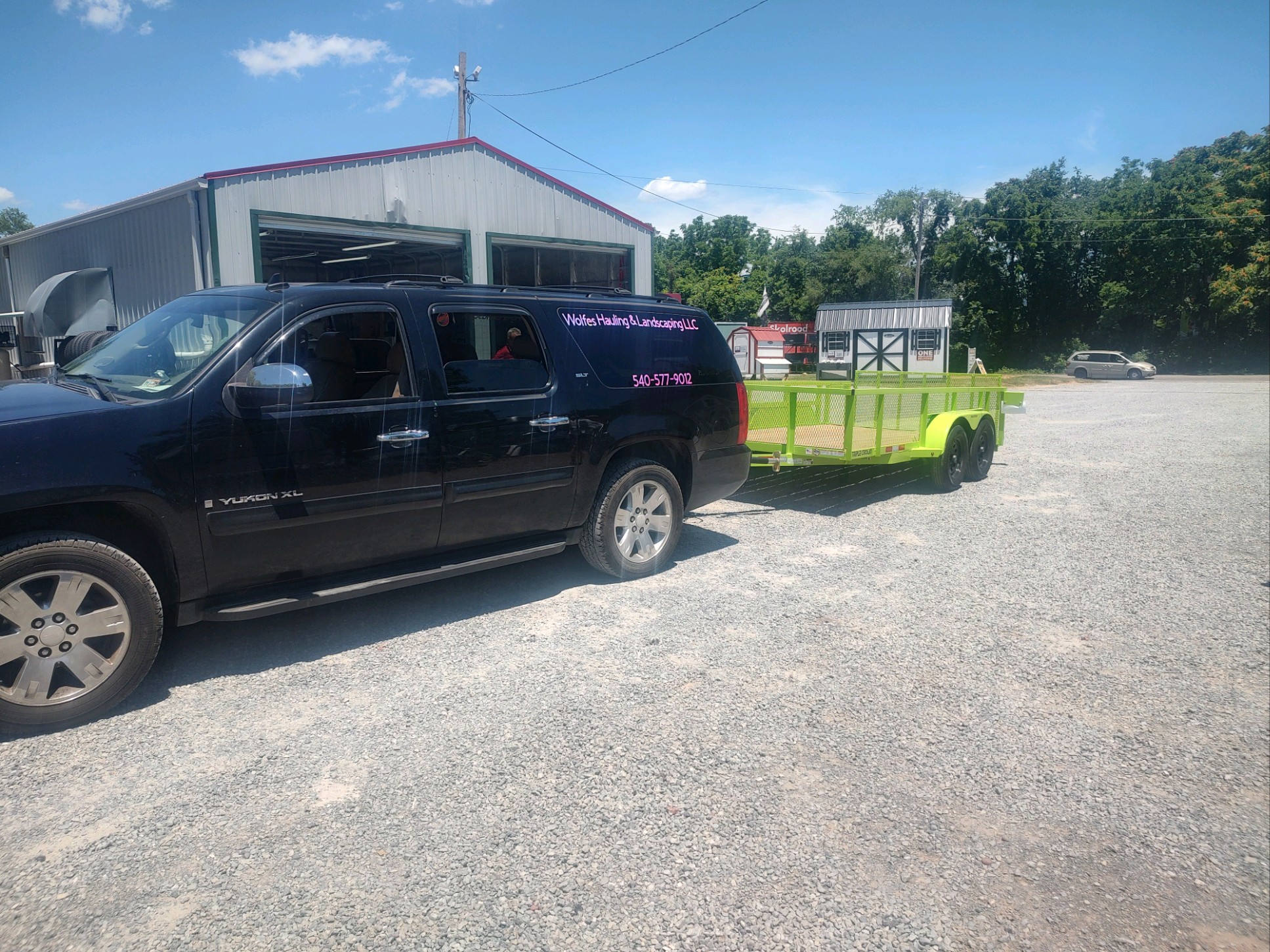 Wolfe's Hauling LLC logo