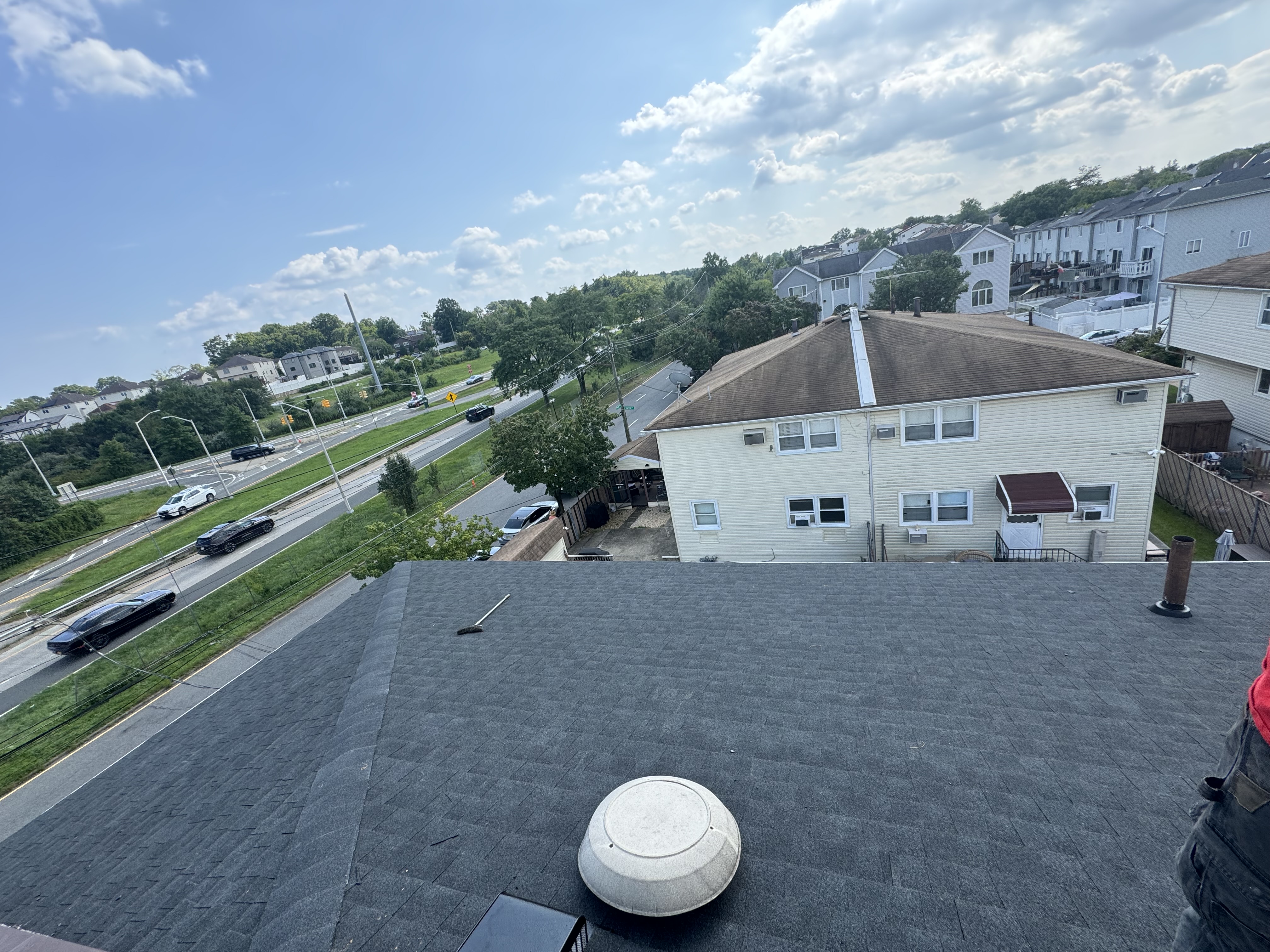 Roofing solutions logo