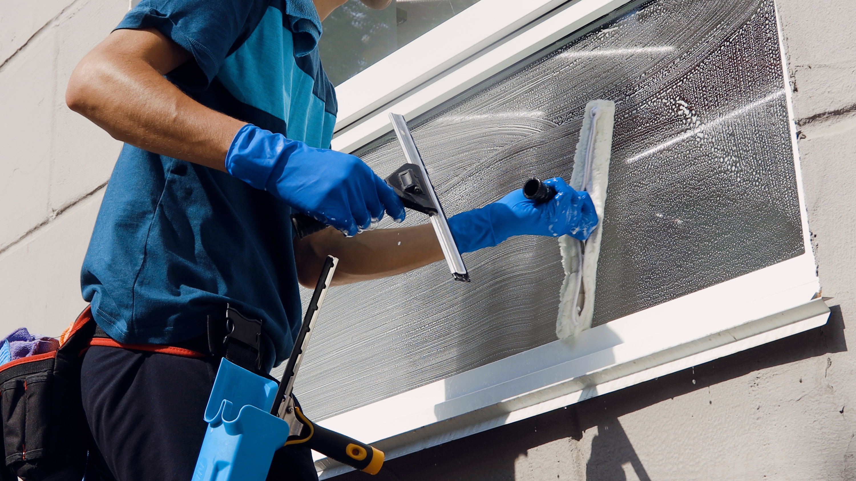 Clyde's Window Cleaning logo