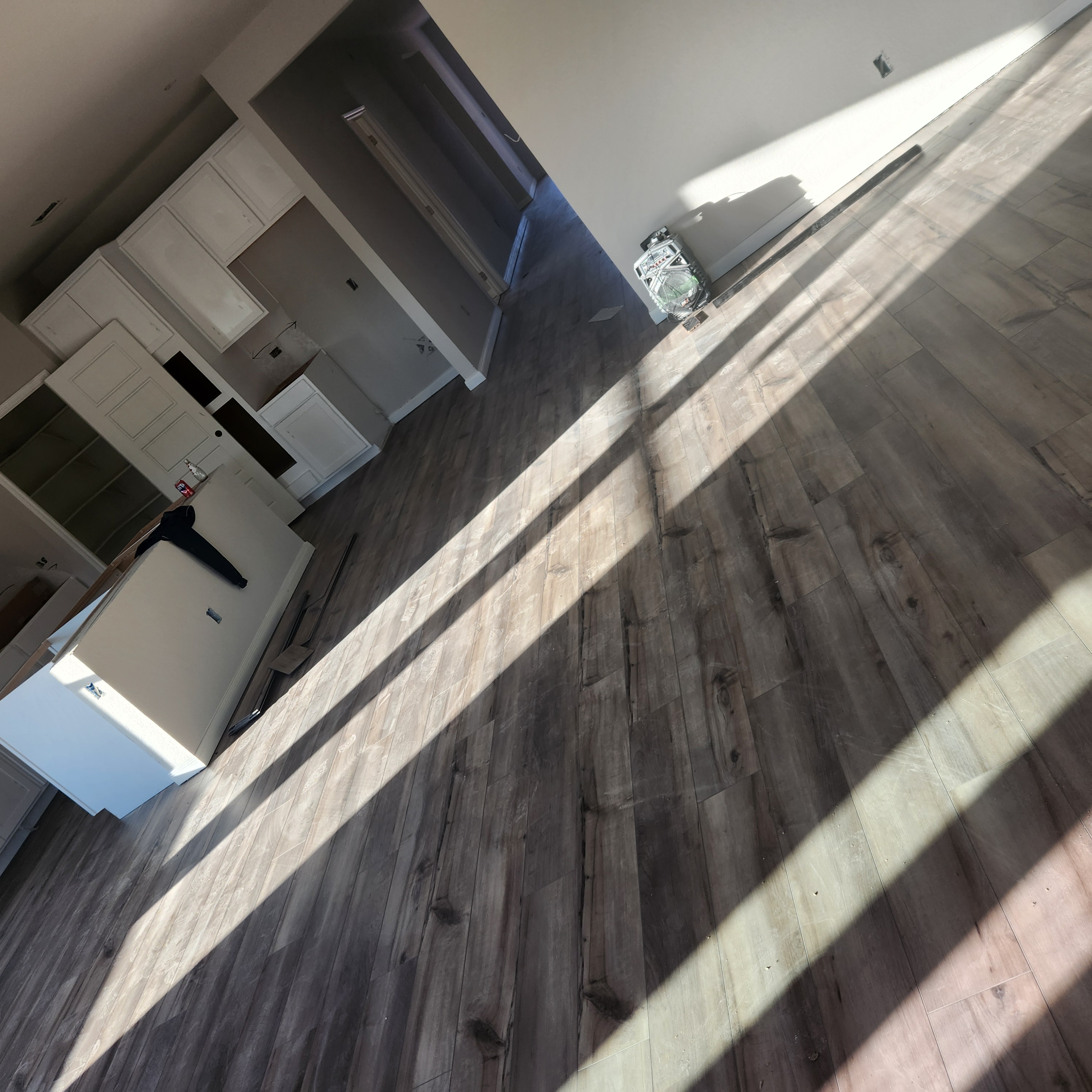 J.R flooring logo