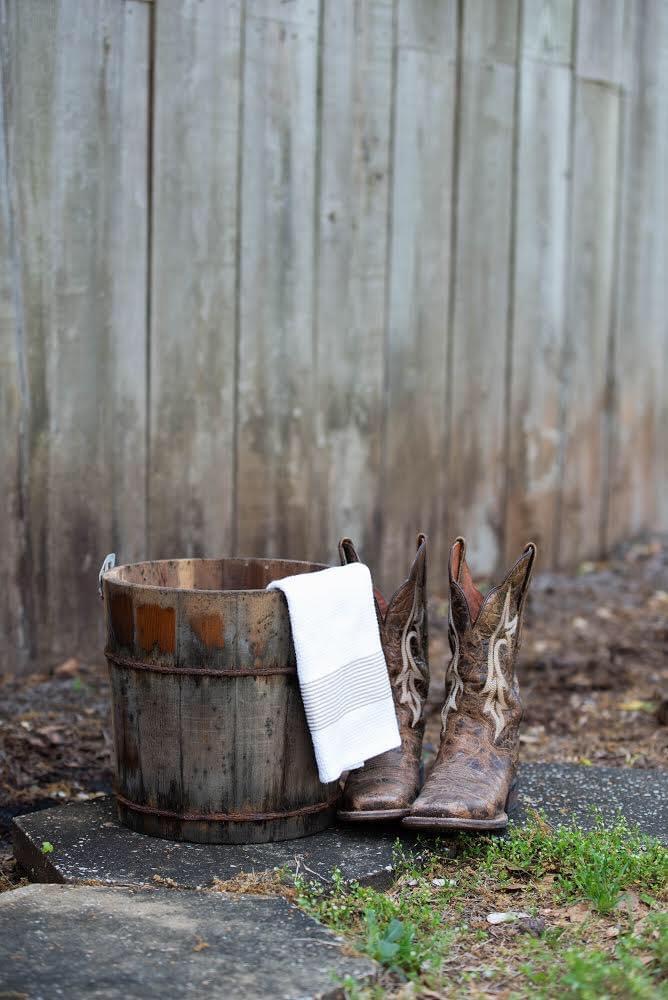 Suds & Boots logo