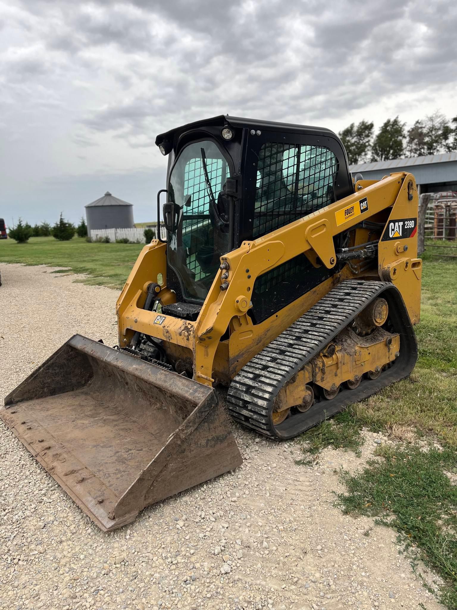 Strauss Skidsteer Services logo