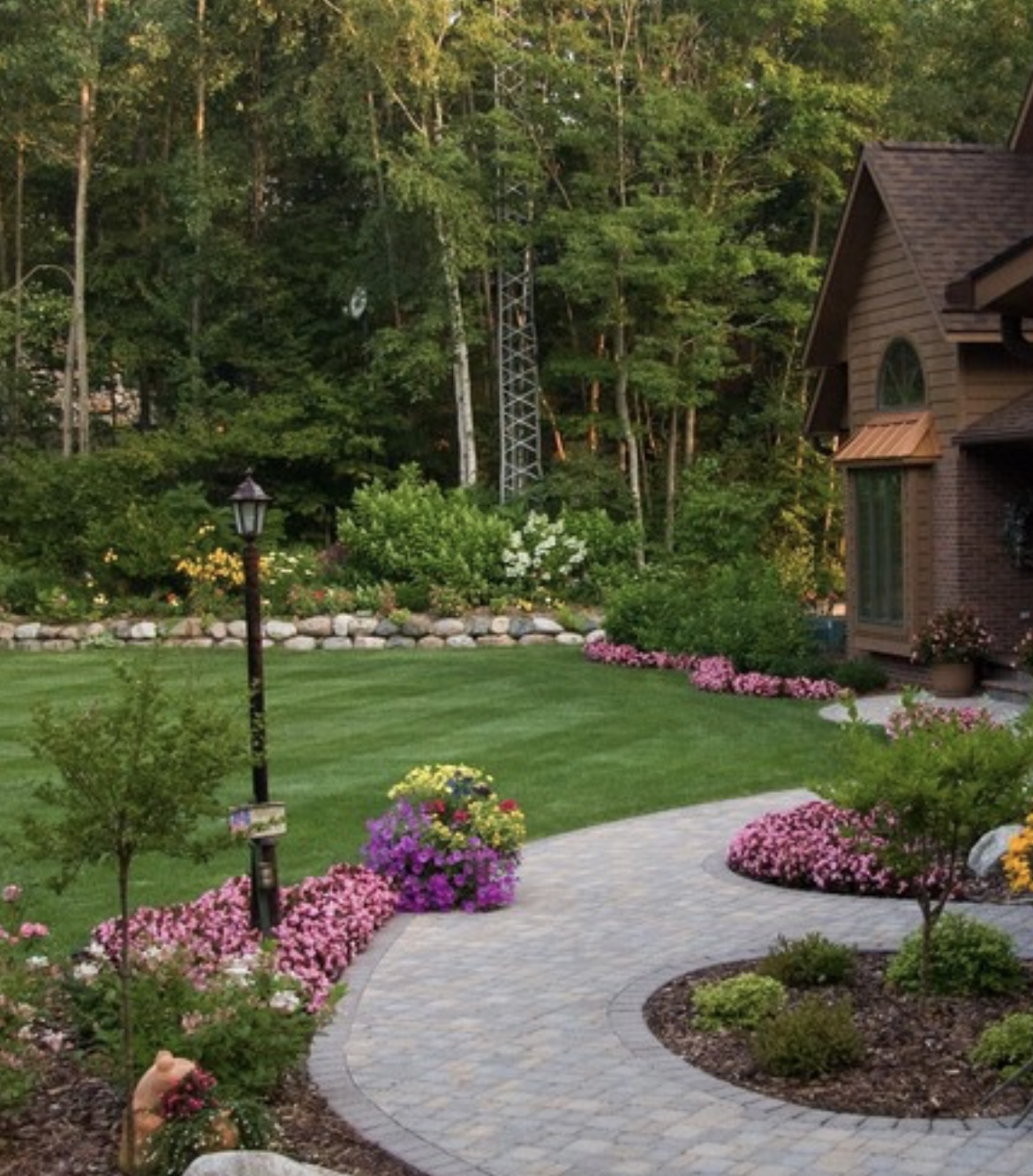 Love Lawn Landscaping LLC. logo