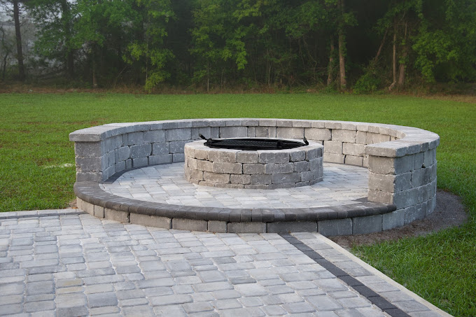 Rainey's Pavers & landscaping logo
