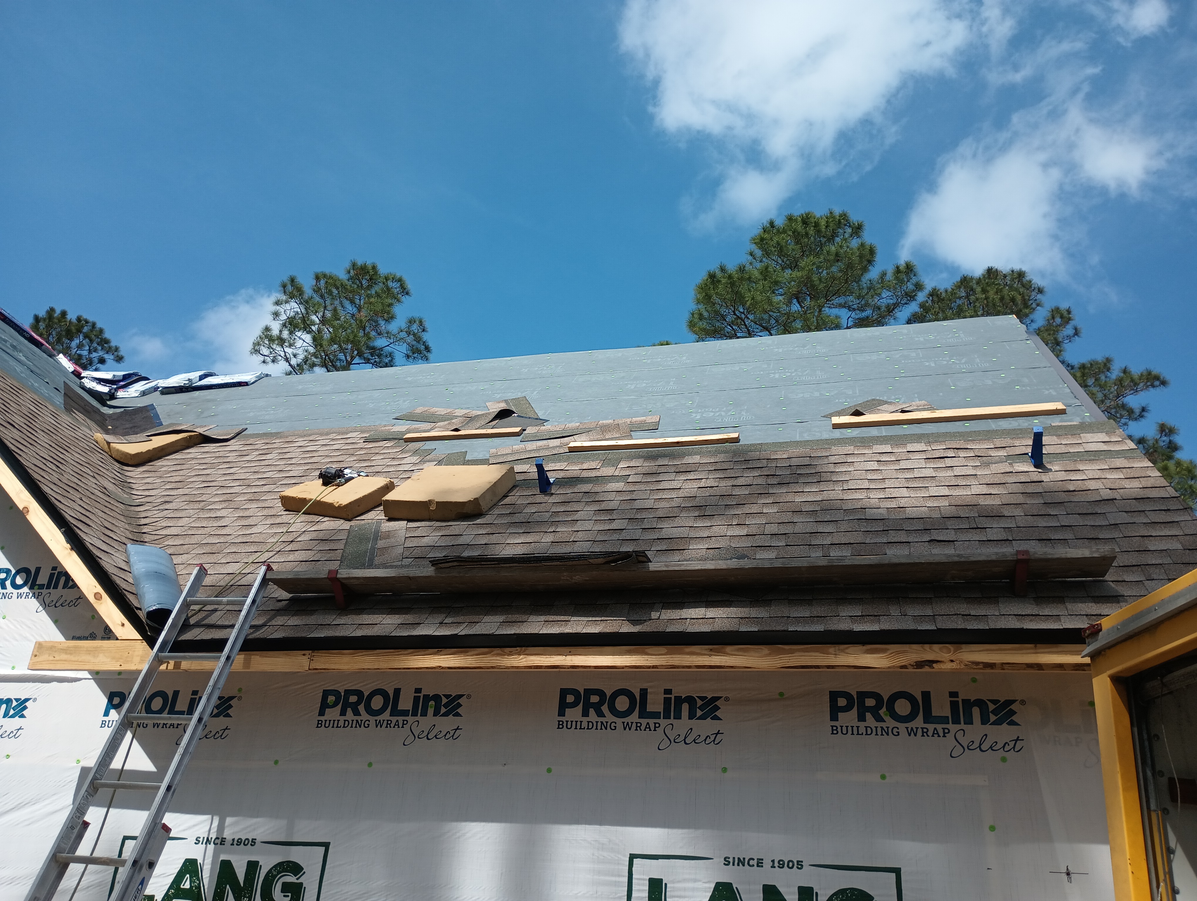 Randy's Roofing logo